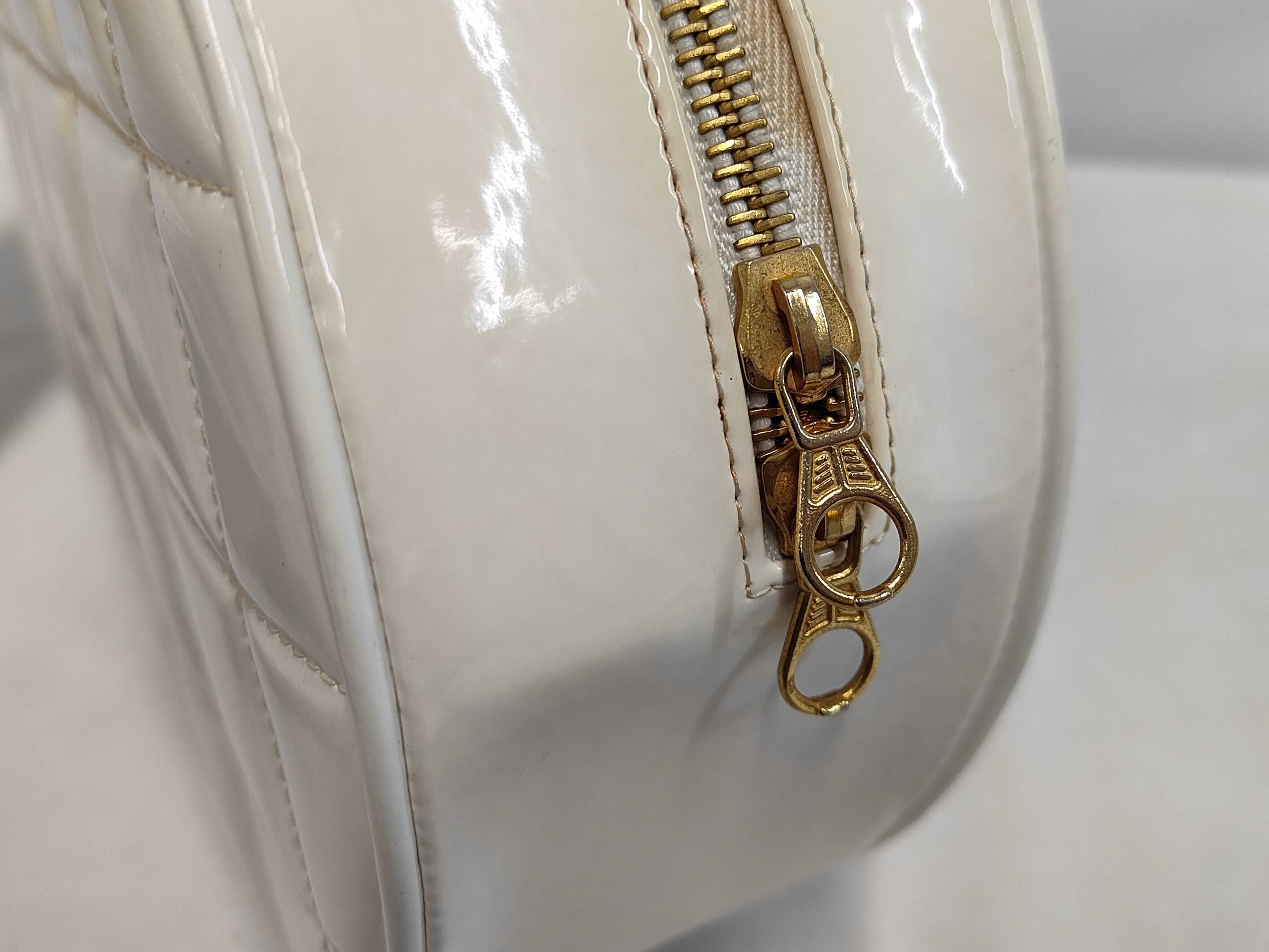 Patent Leather Vanity Round Bag, White x Black, with original seal, serial number 3, handbag. — view 7