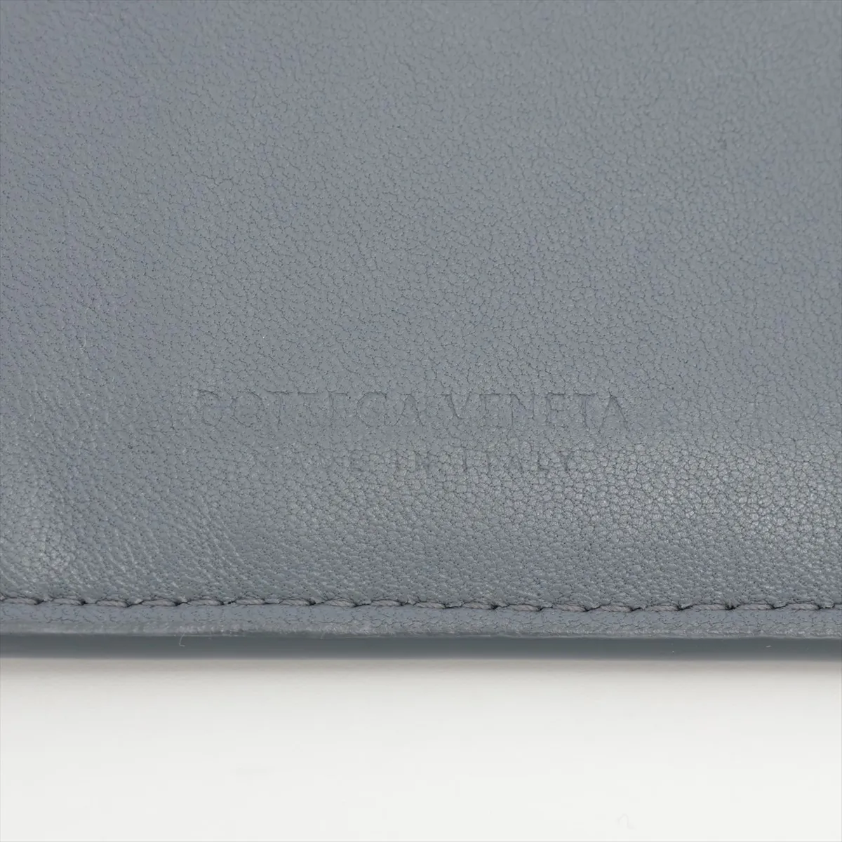 Maxi Intrecciato Cassette Leather Card Case, Gray — view 4