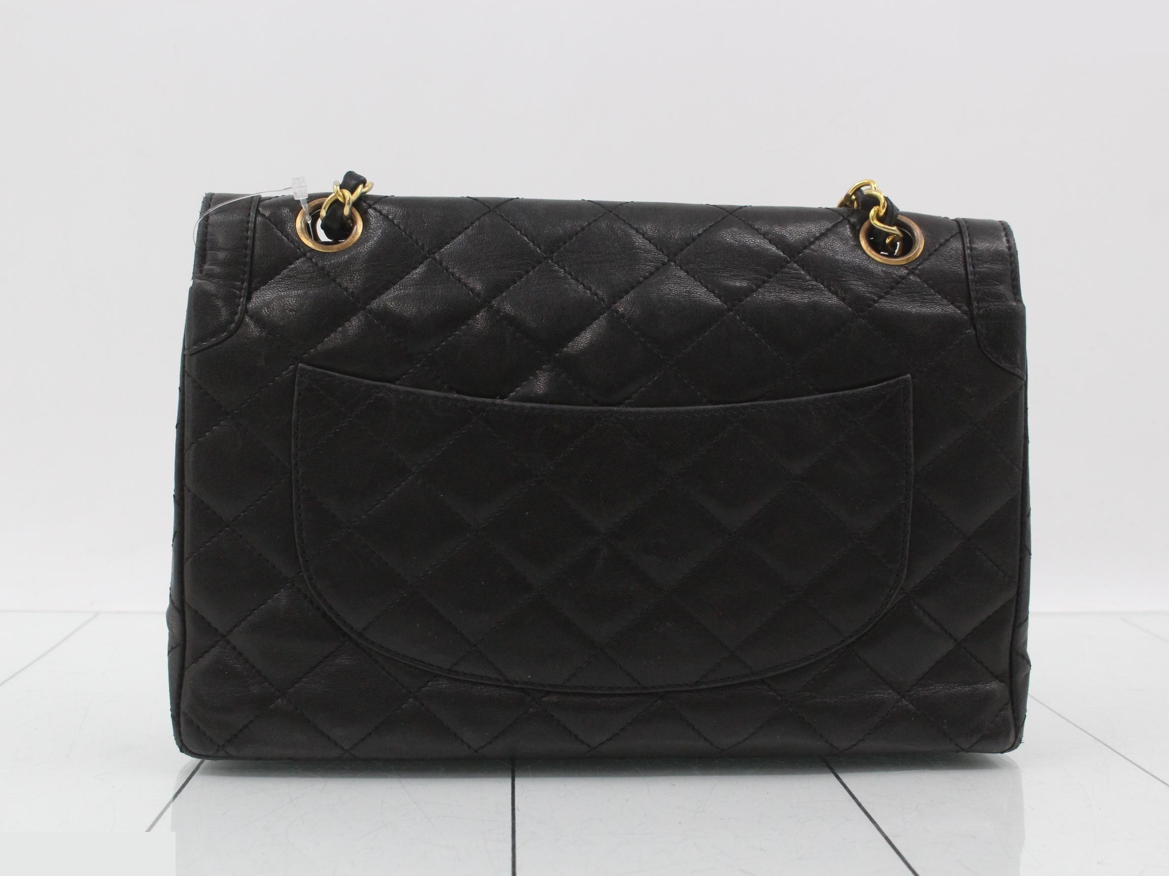 Chain shoulder bag, lambskin, black, matelassé pattern. — view 2