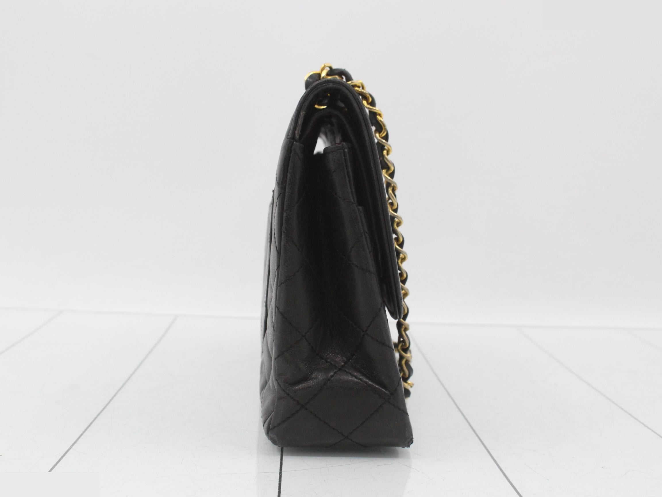 Chain shoulder bag, lambskin, black, matelassé pattern. — view 4
