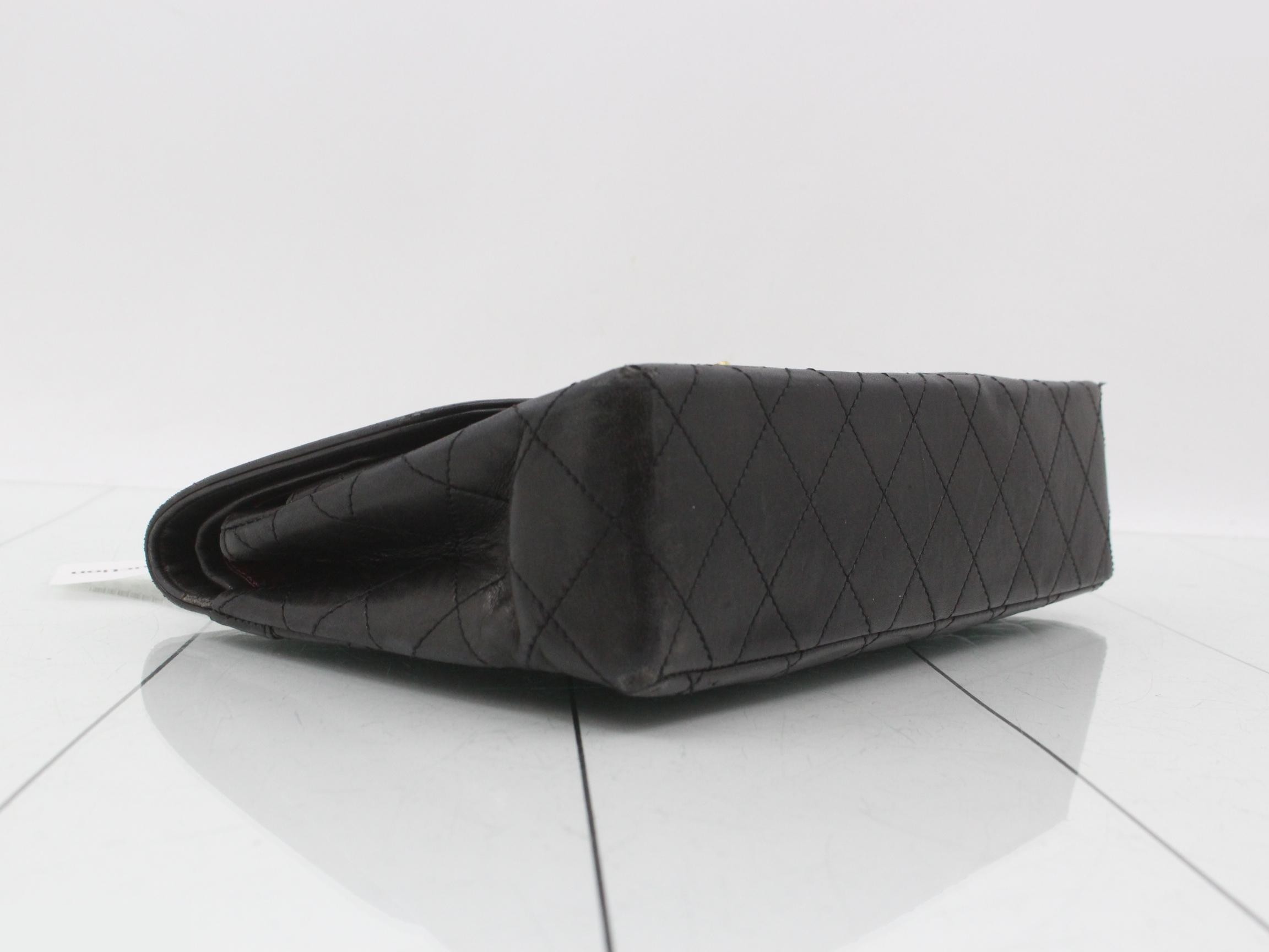 Chain shoulder bag, lambskin, black, matelassé pattern. — view 5