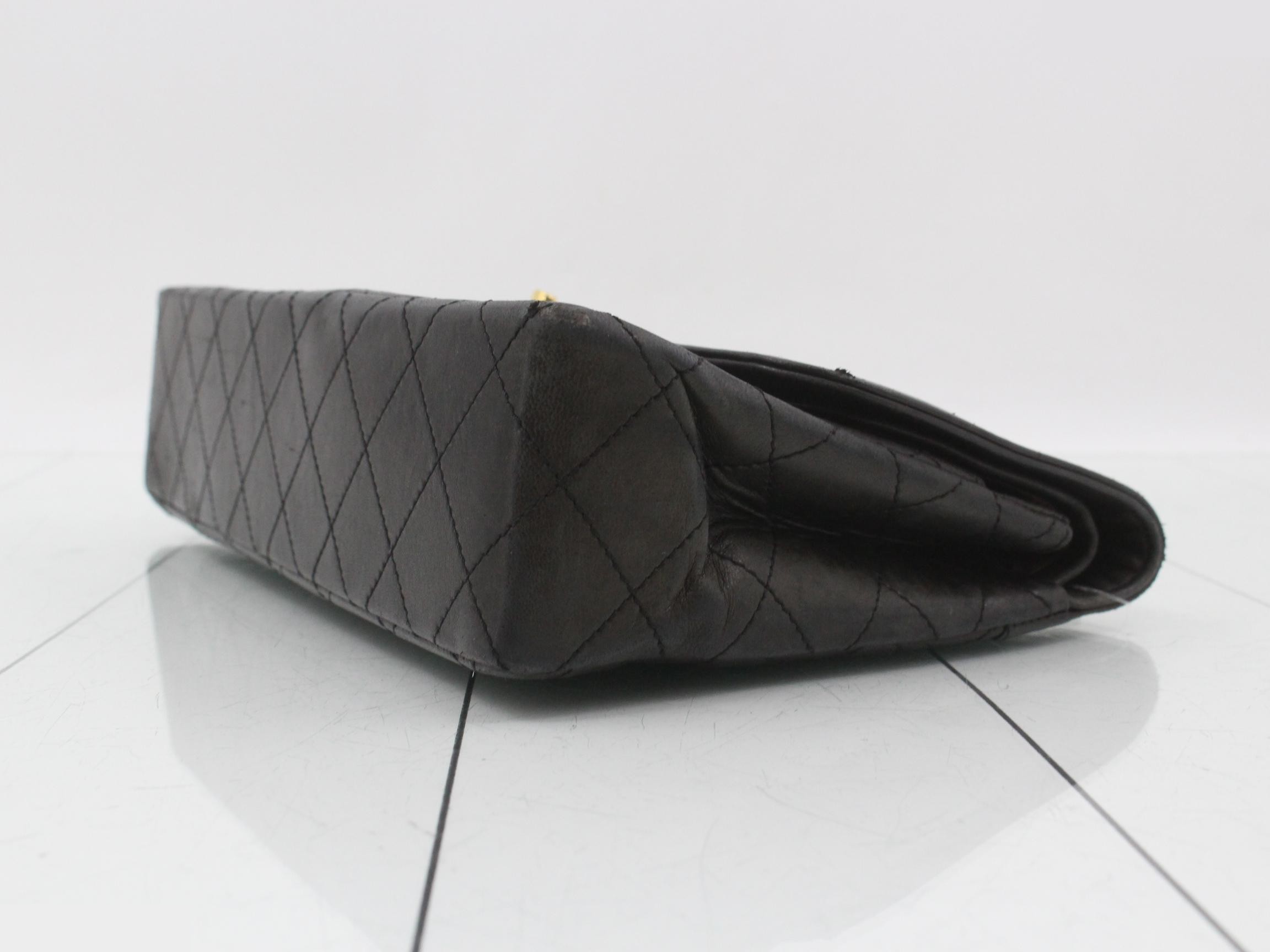 Chain shoulder bag, lambskin, black, matelassé pattern. — view 6