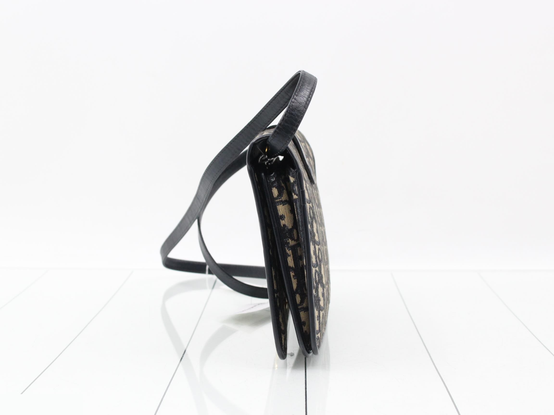 Vintage Trotter pattern shoulder bag — view 3