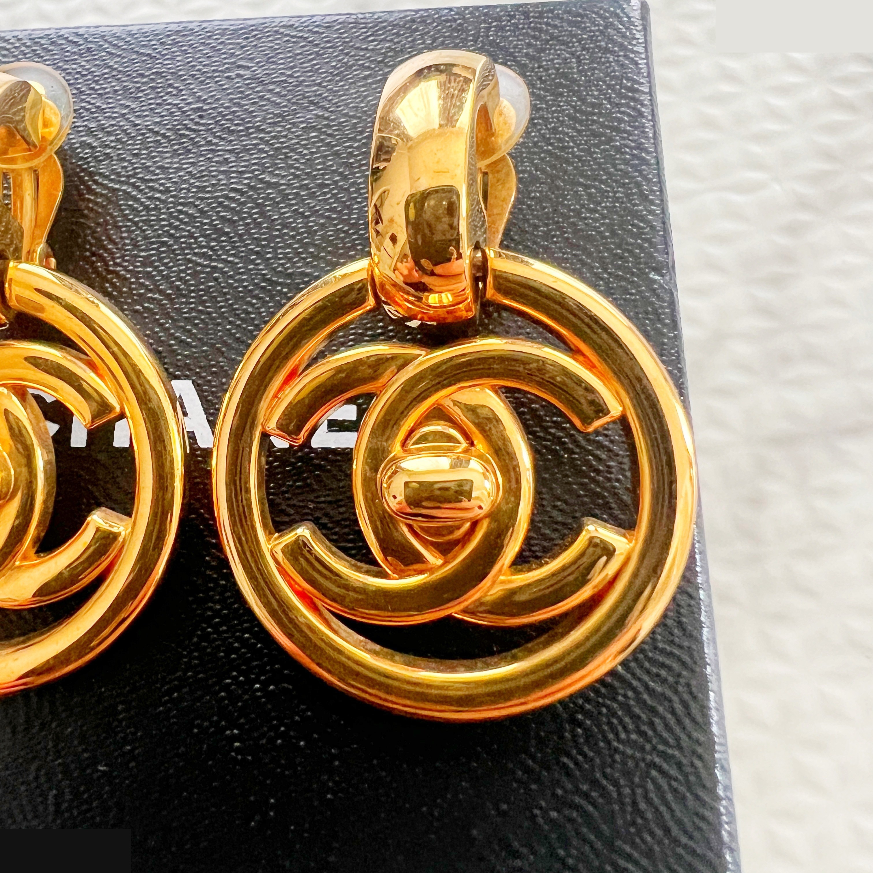 97P Turnlock Circle Swing Earrings — view 4