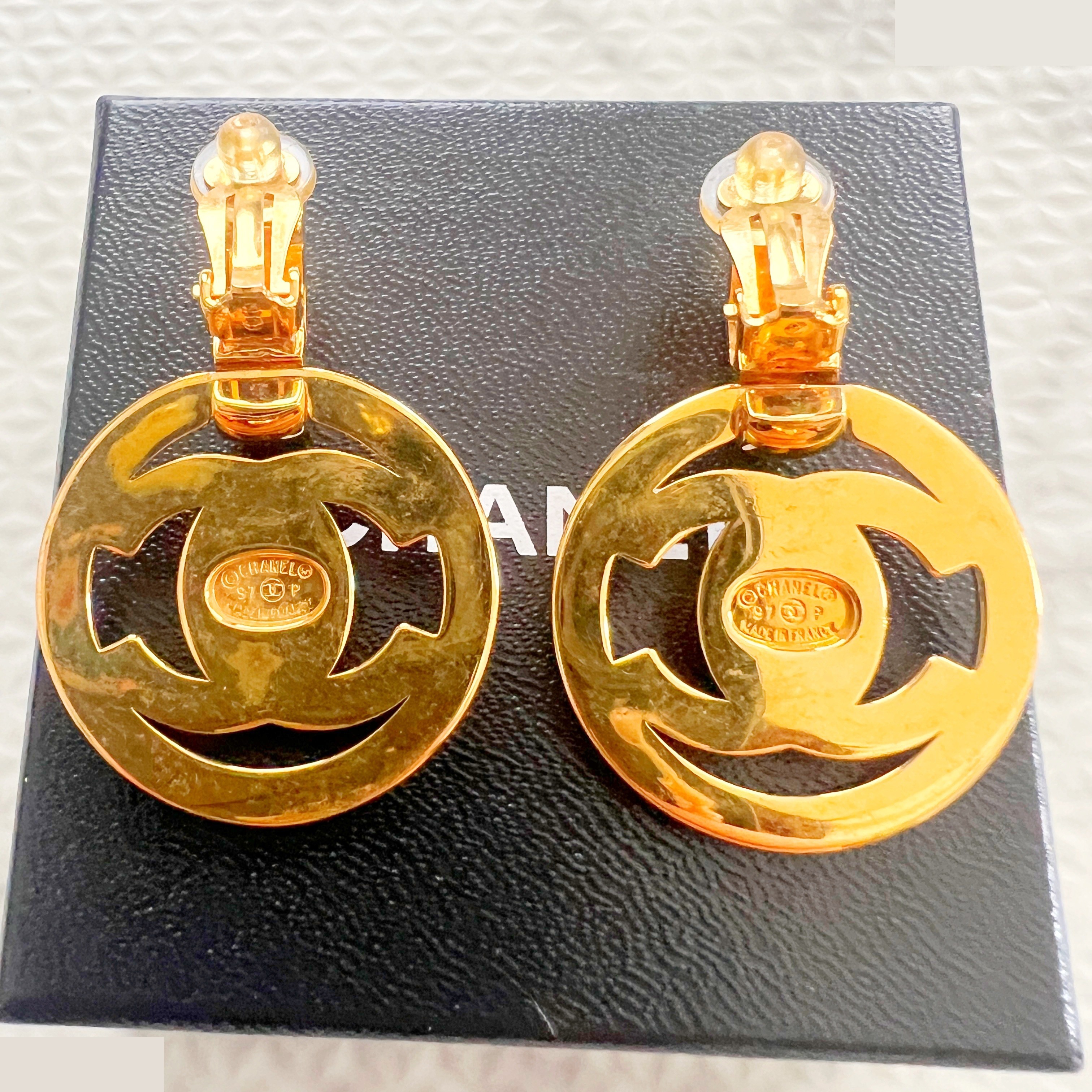 97P Turnlock Circle Swing Earrings — view 5