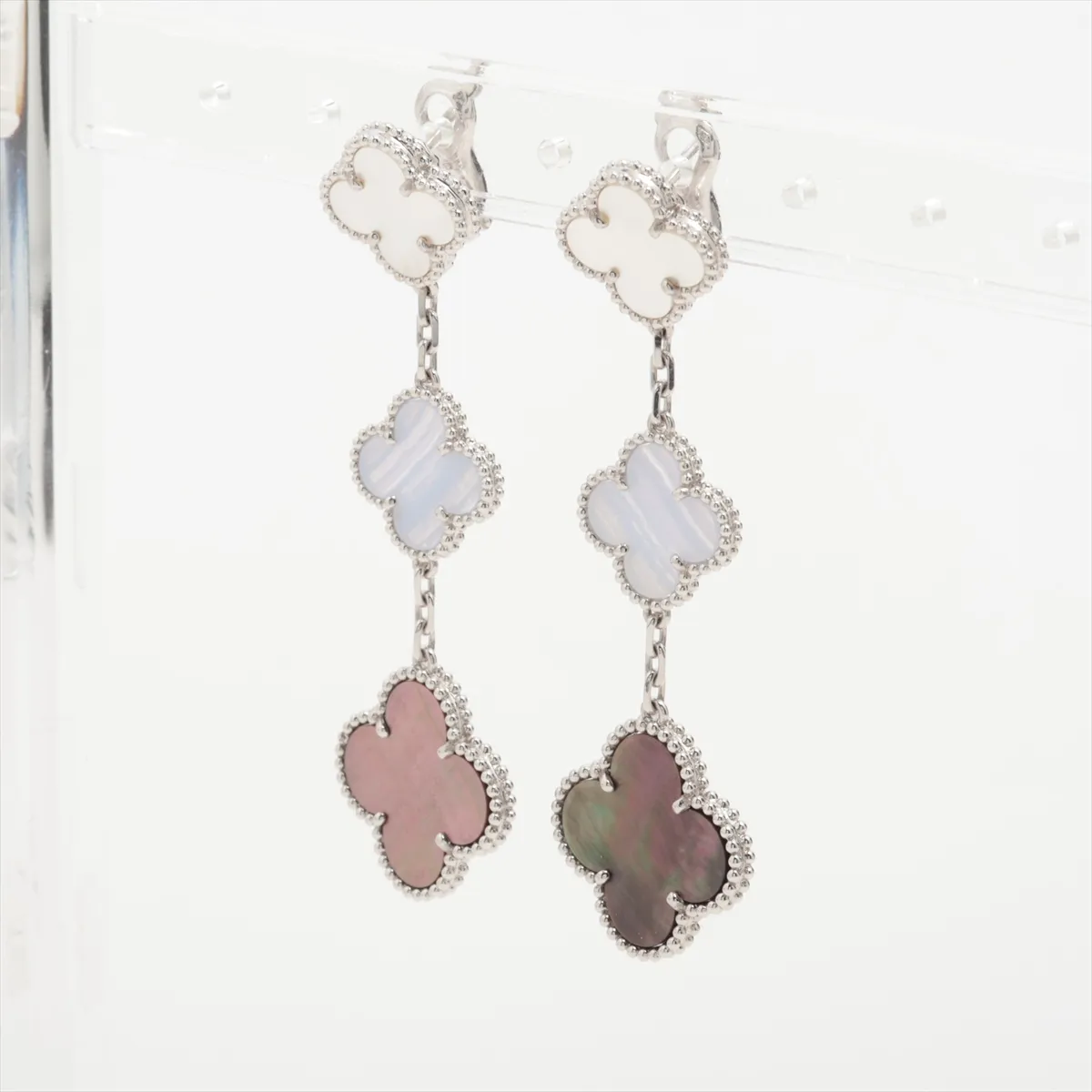 Magic Alhambra Shell Chalcedony Earrings, 750 (WG), 19.0g, JE828880. — view 3