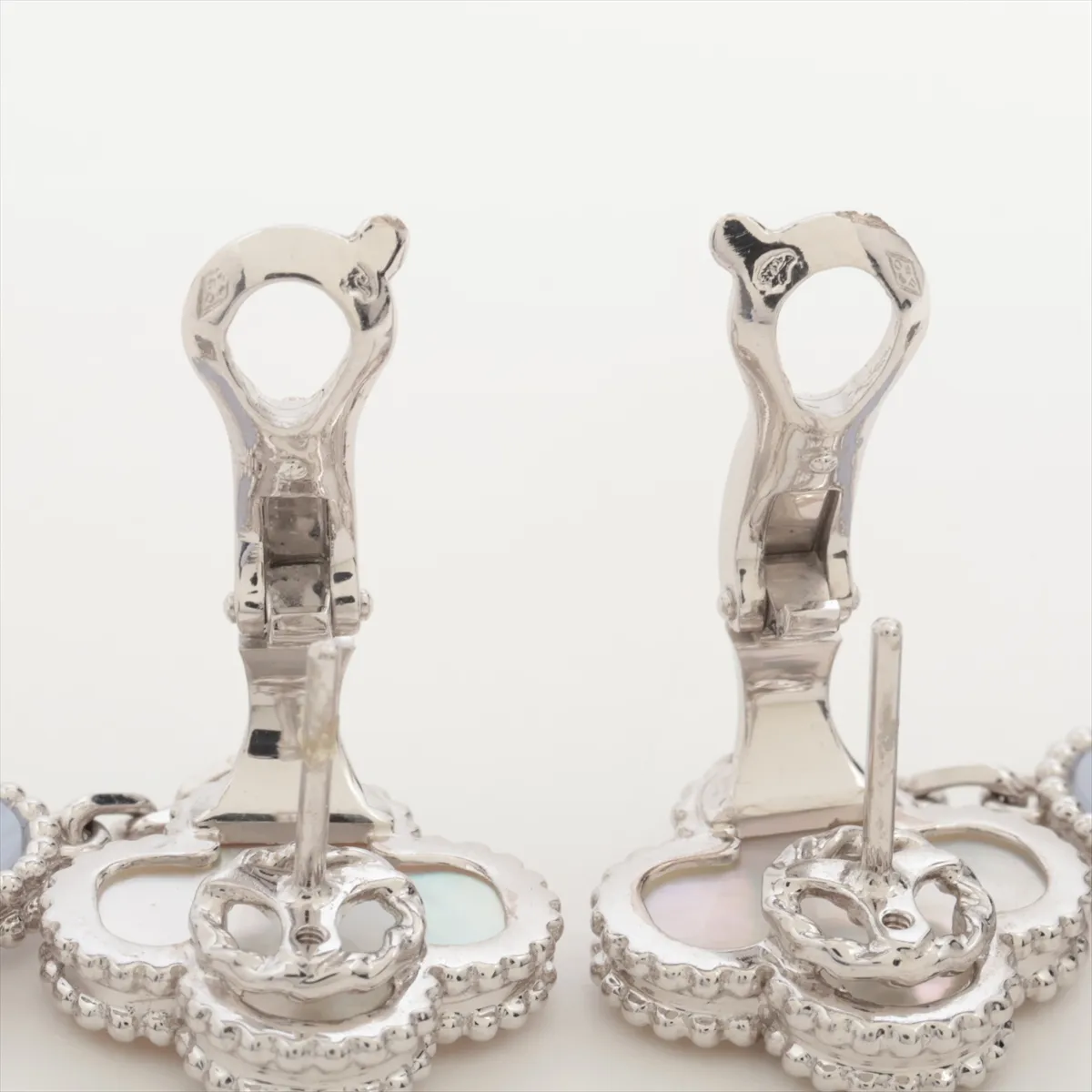 Magic Alhambra Shell Chalcedony Earrings, 750 (WG), 19.0g, JE828880. — view 4