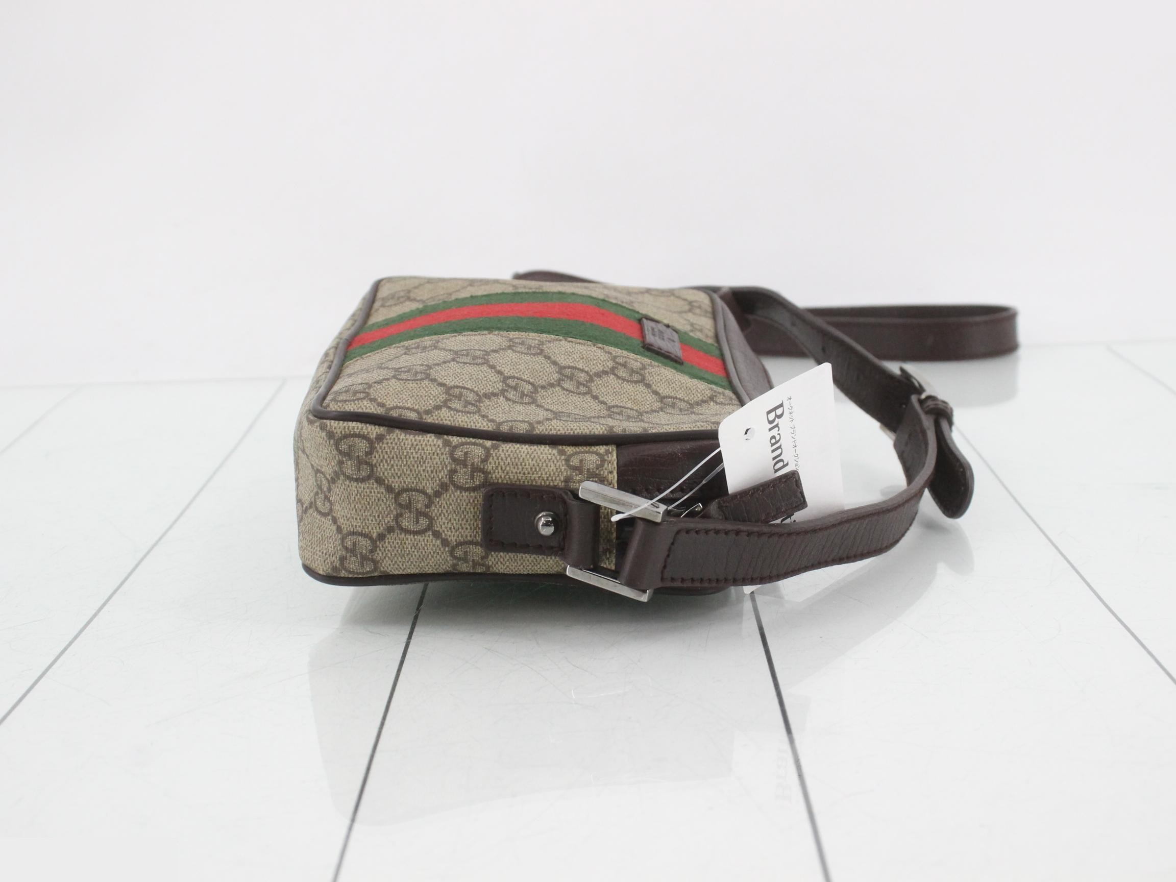 GG Supreme Shoulder Bag — view 3
