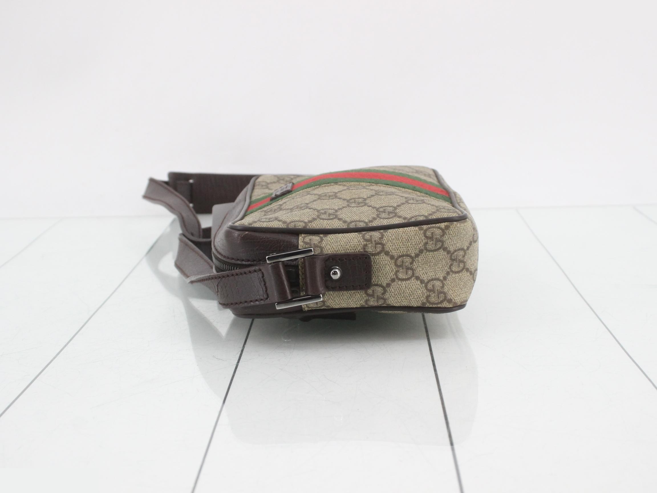 GG Supreme Shoulder Bag — view 4