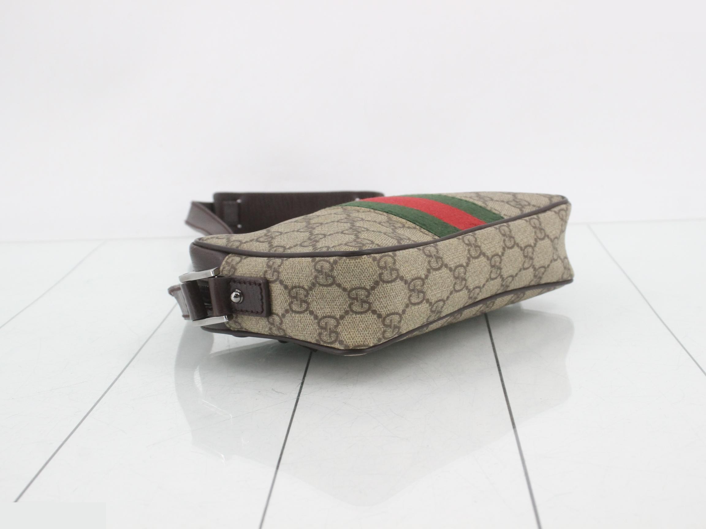 GG Supreme Shoulder Bag — view 5