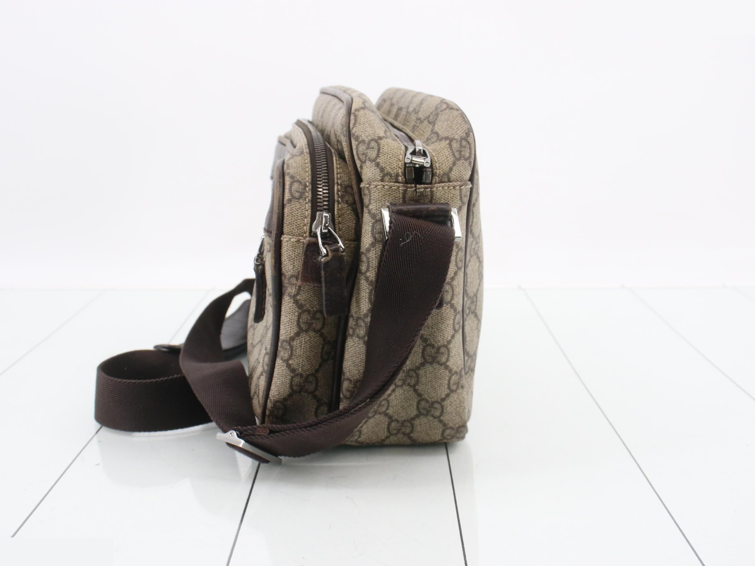 GG Supreme Shoulder Bag — view 3