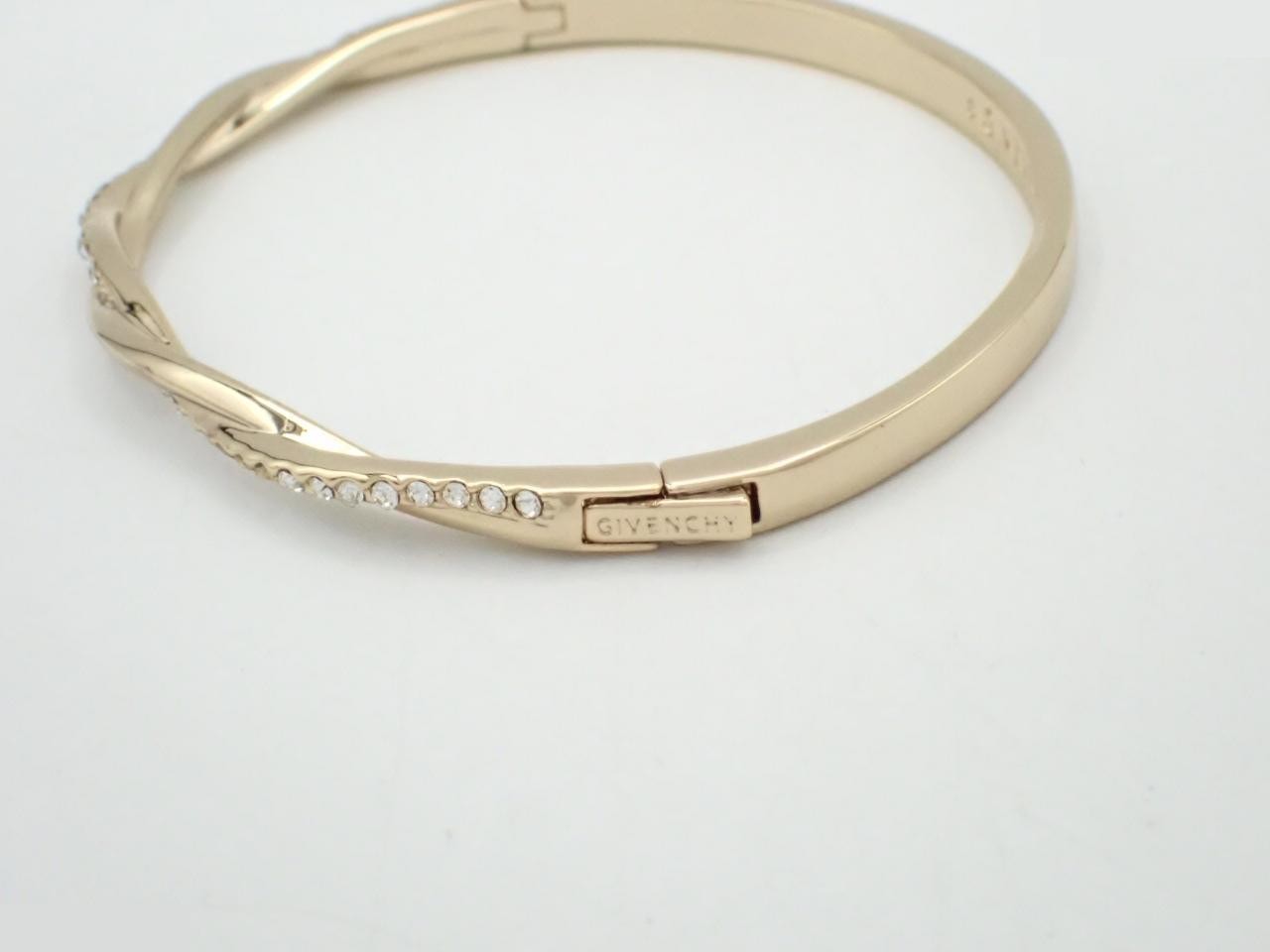 Bangle: Wrist circumference approximately 18 cm — view 3