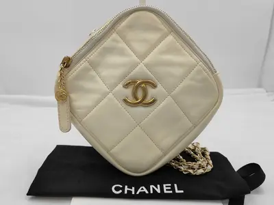 White Lambskin Chain Shoulder Bag with Gold Plated Hardware, Diamond-Shaped Coco Mark, Serial Number 30s