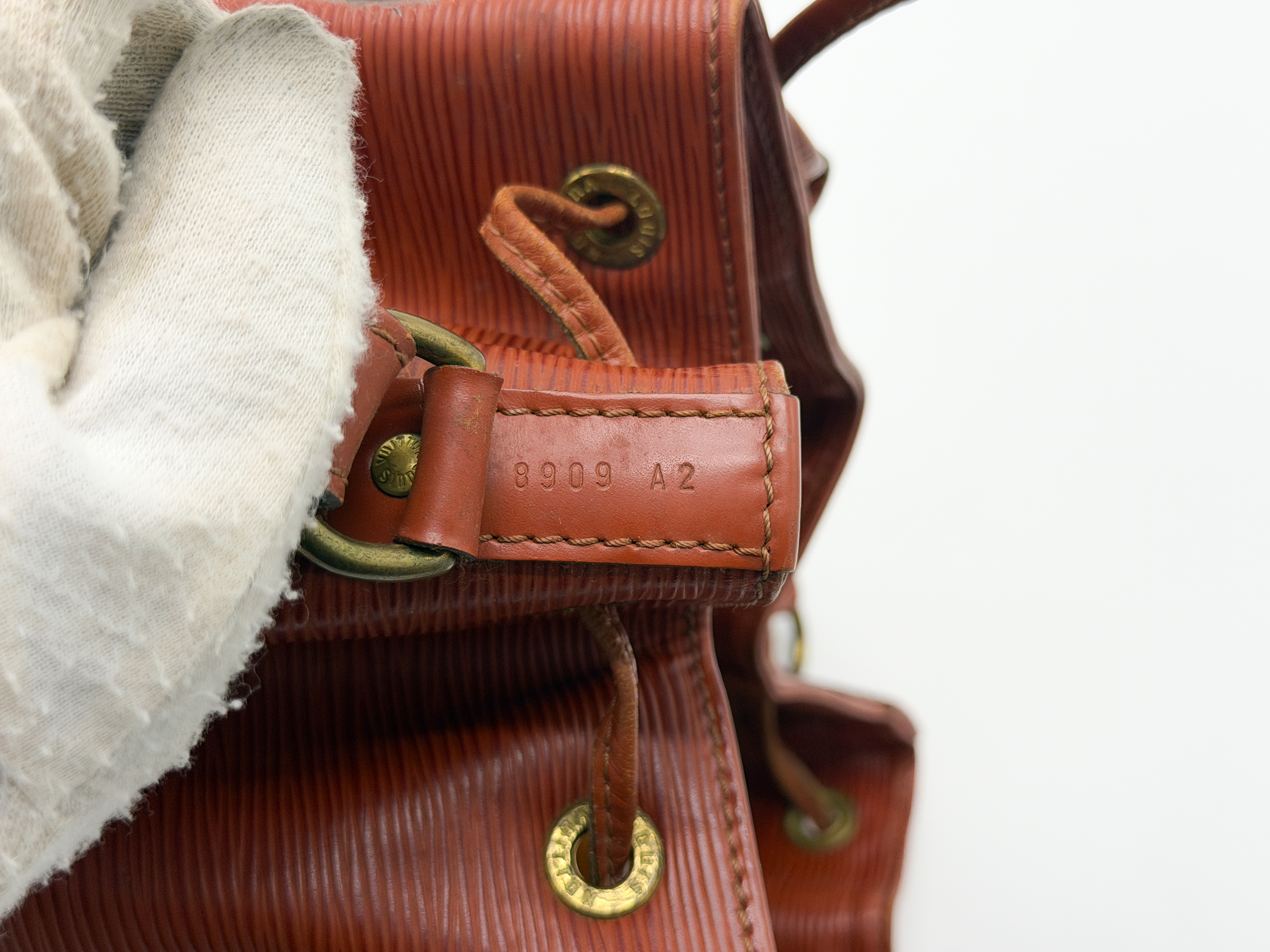 Epi M44103 Petit Noé Kenya Brown Shoulder Bag — view 14