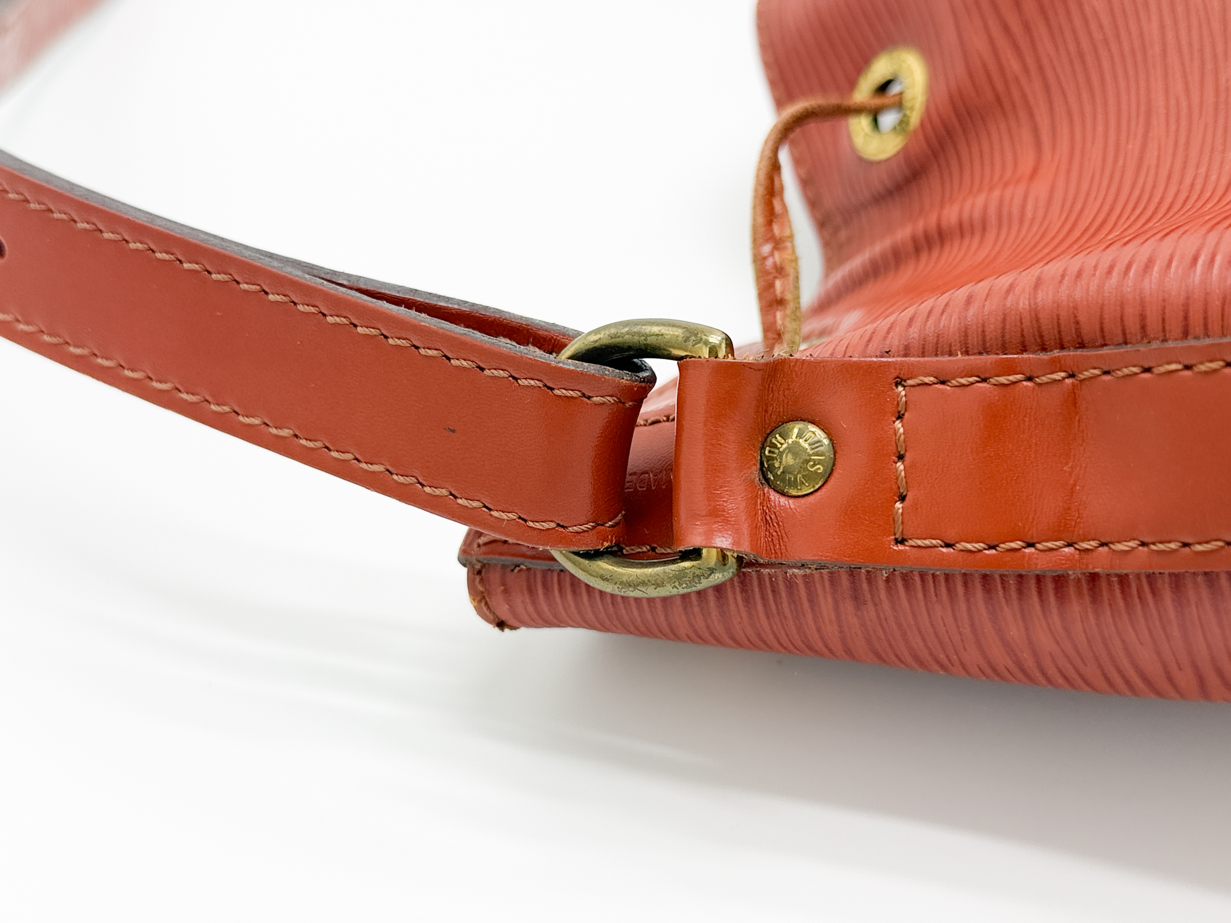 Epi M44103 Petit Noé Kenya Brown Shoulder Bag — view 5