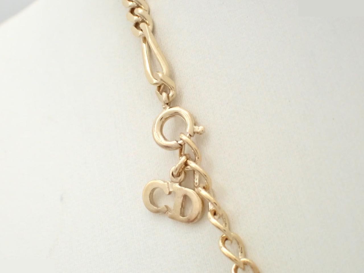 Other lines: Precious metal necklaces and pendants, total length approximately 44 cm. — view 2