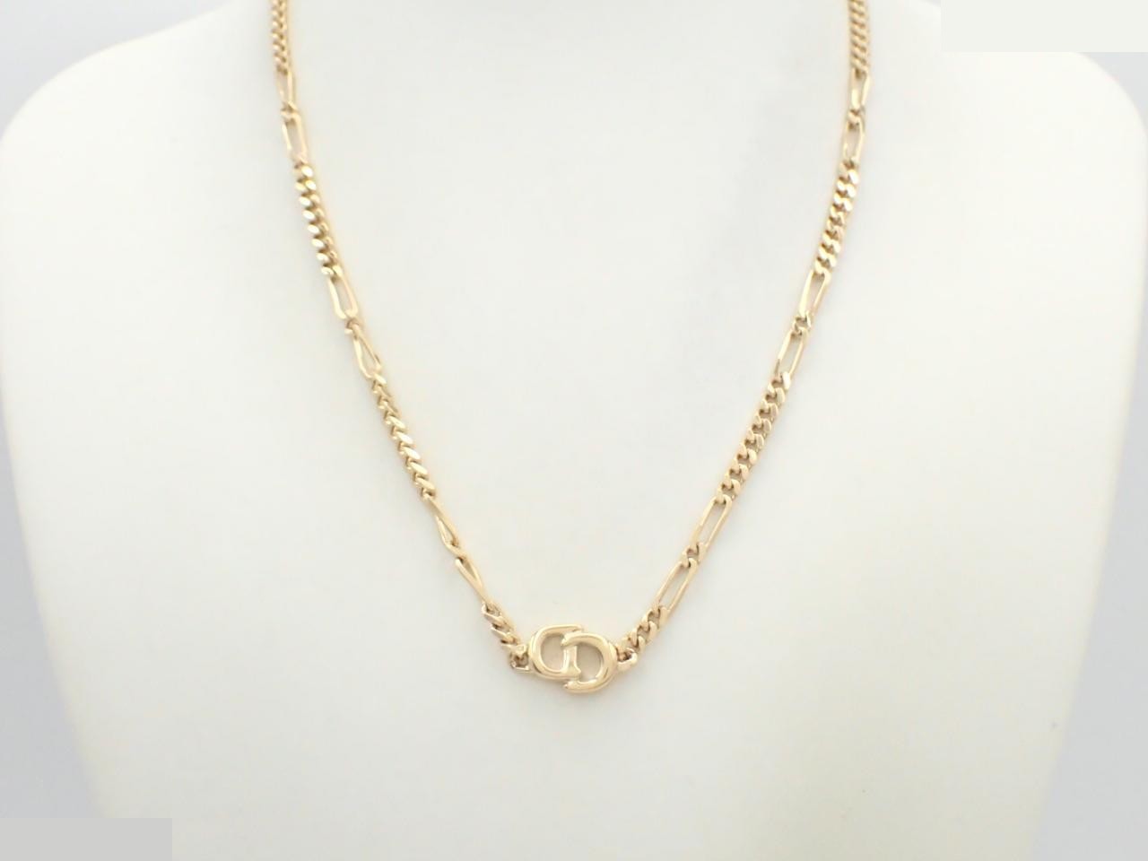 Other lines: Precious metal necklaces and pendants, total length approximately 44 cm. — view 3