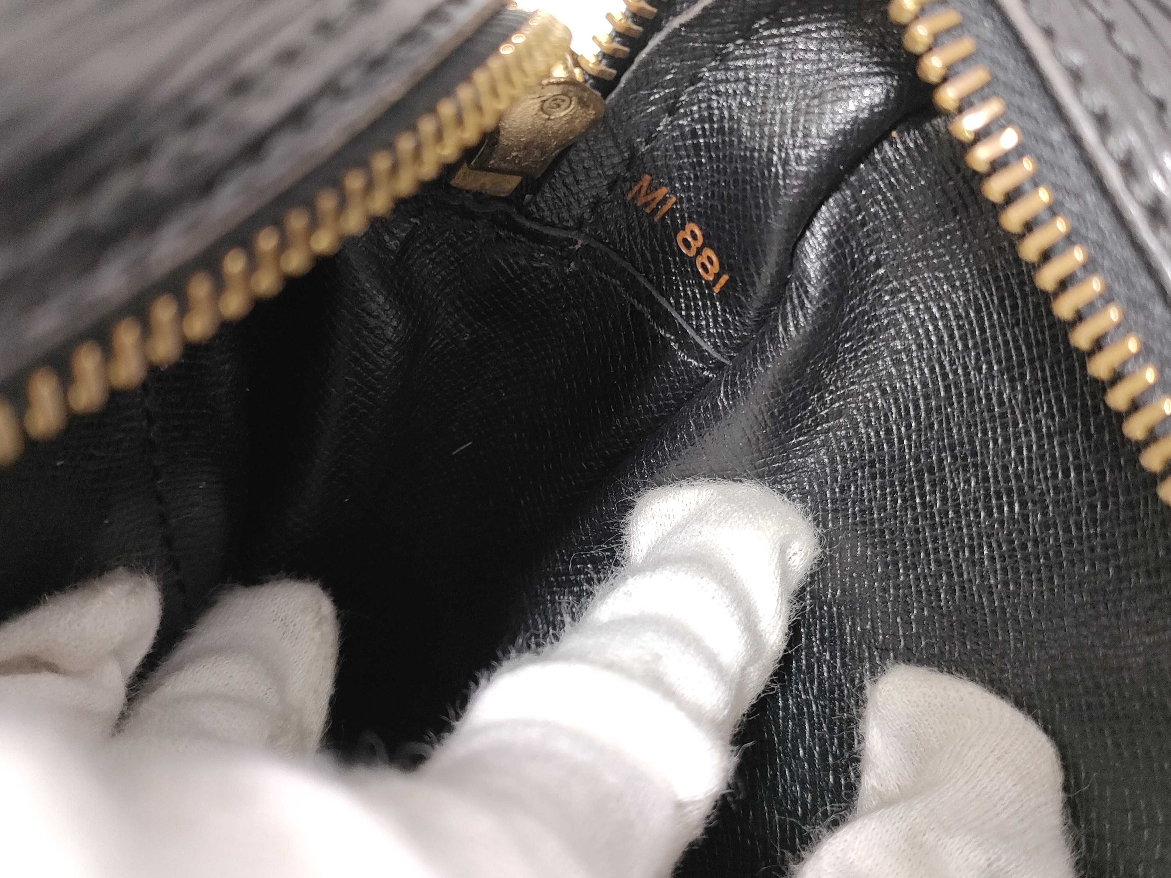 Epi Trocadero 27 Black Shoulder Bag — view 13