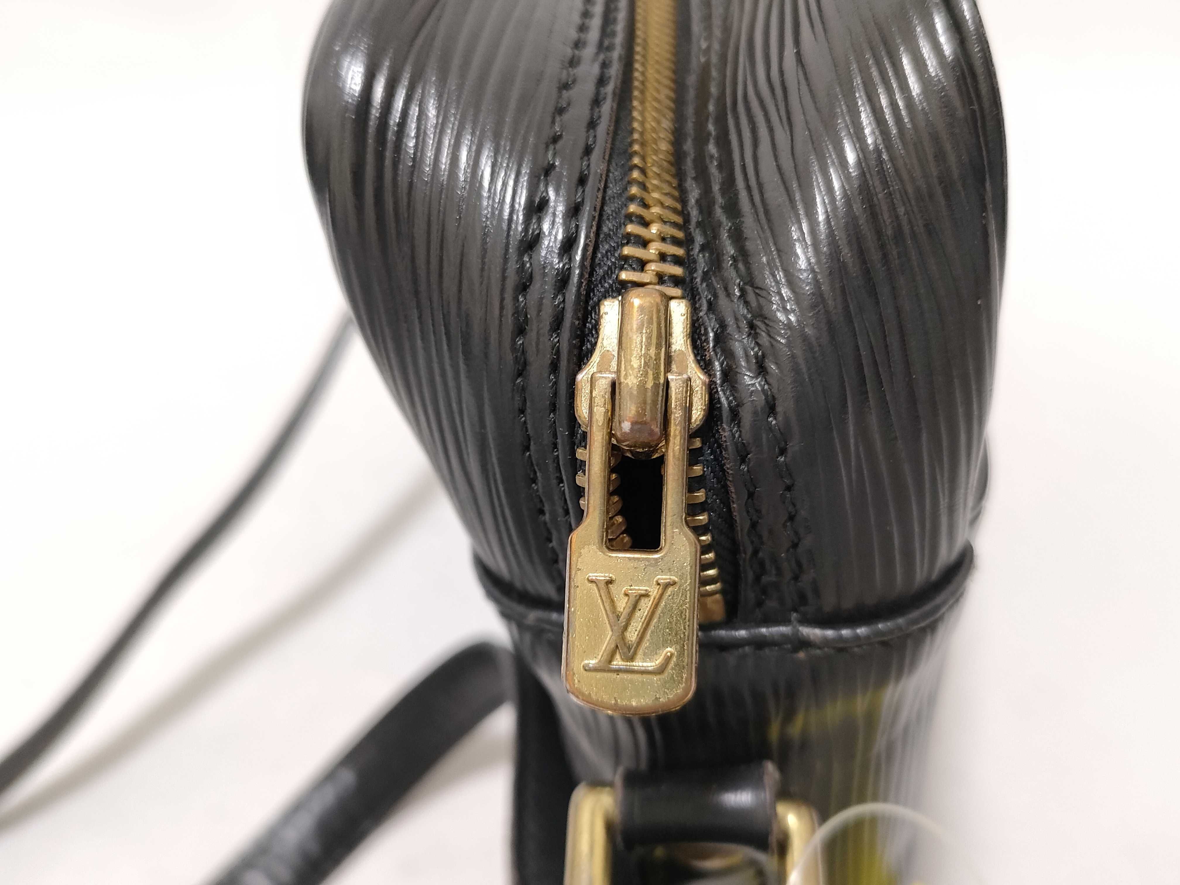 Epi Trocadero 27 Black Shoulder Bag — view 15