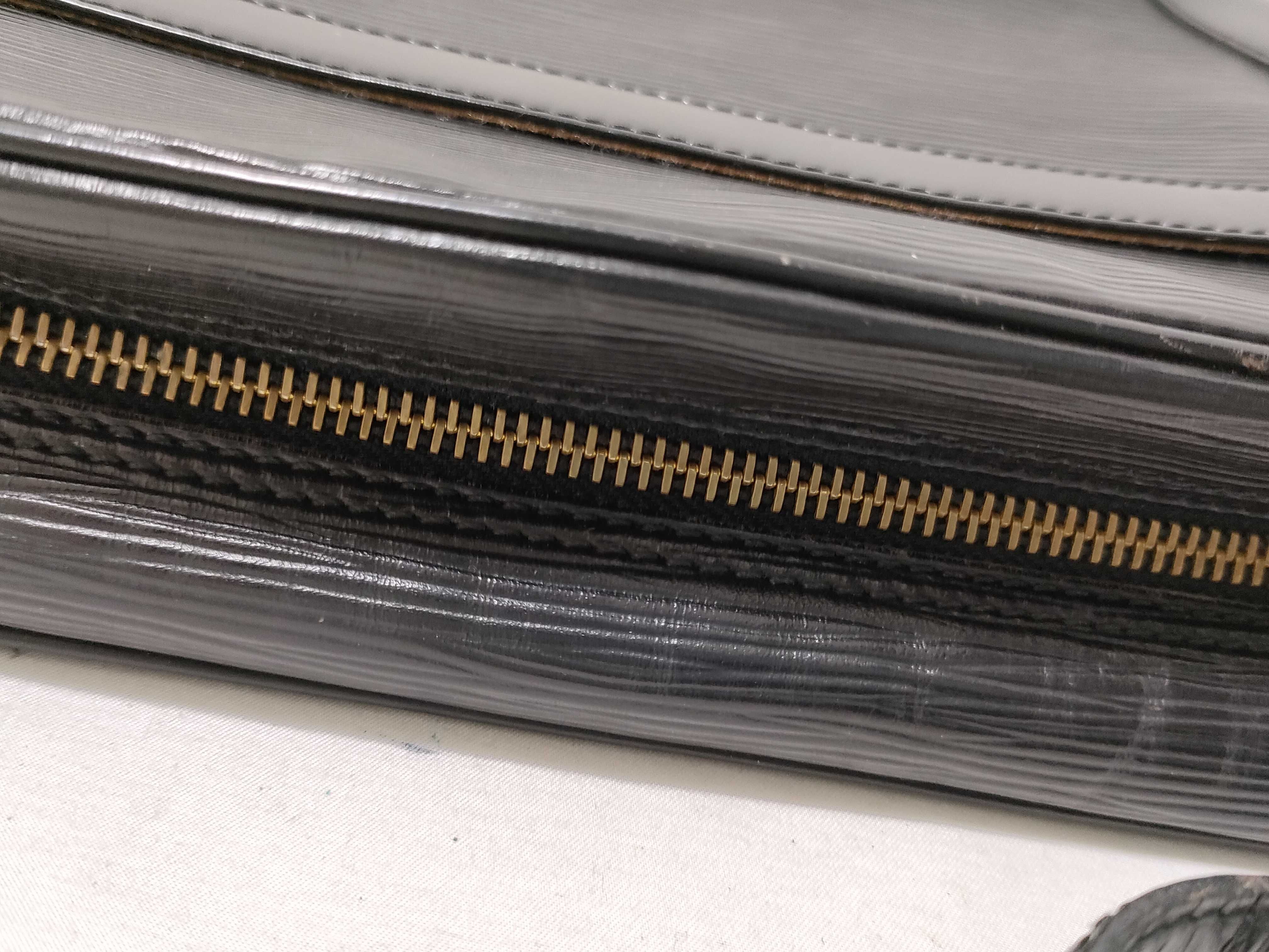 Epi Trocadero 27 Black Shoulder Bag — view 6