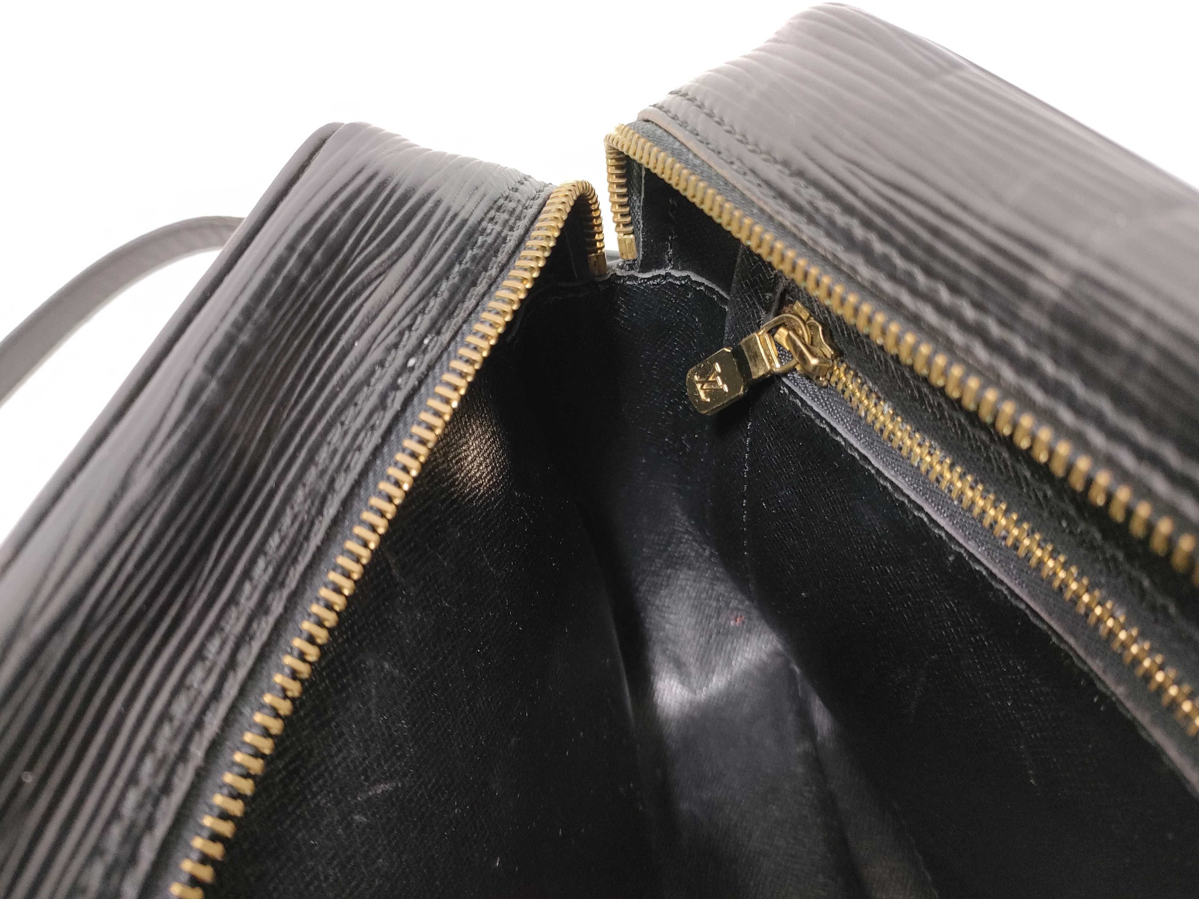 Epi Trocadero 27 Black Shoulder Bag — view 9