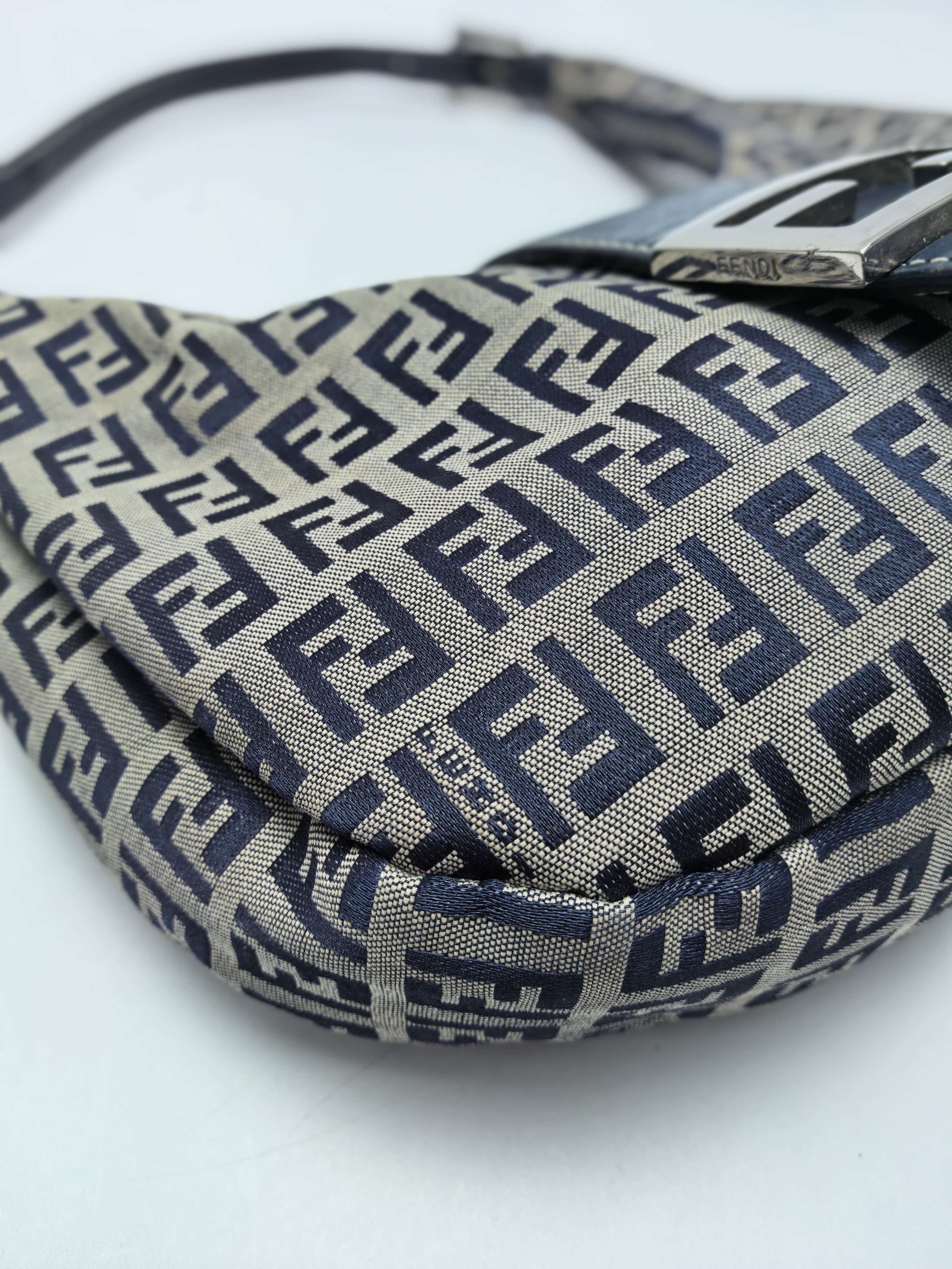【*Shipped from: China*】FENDI Moon Hobo Canvas Handbag — view 4