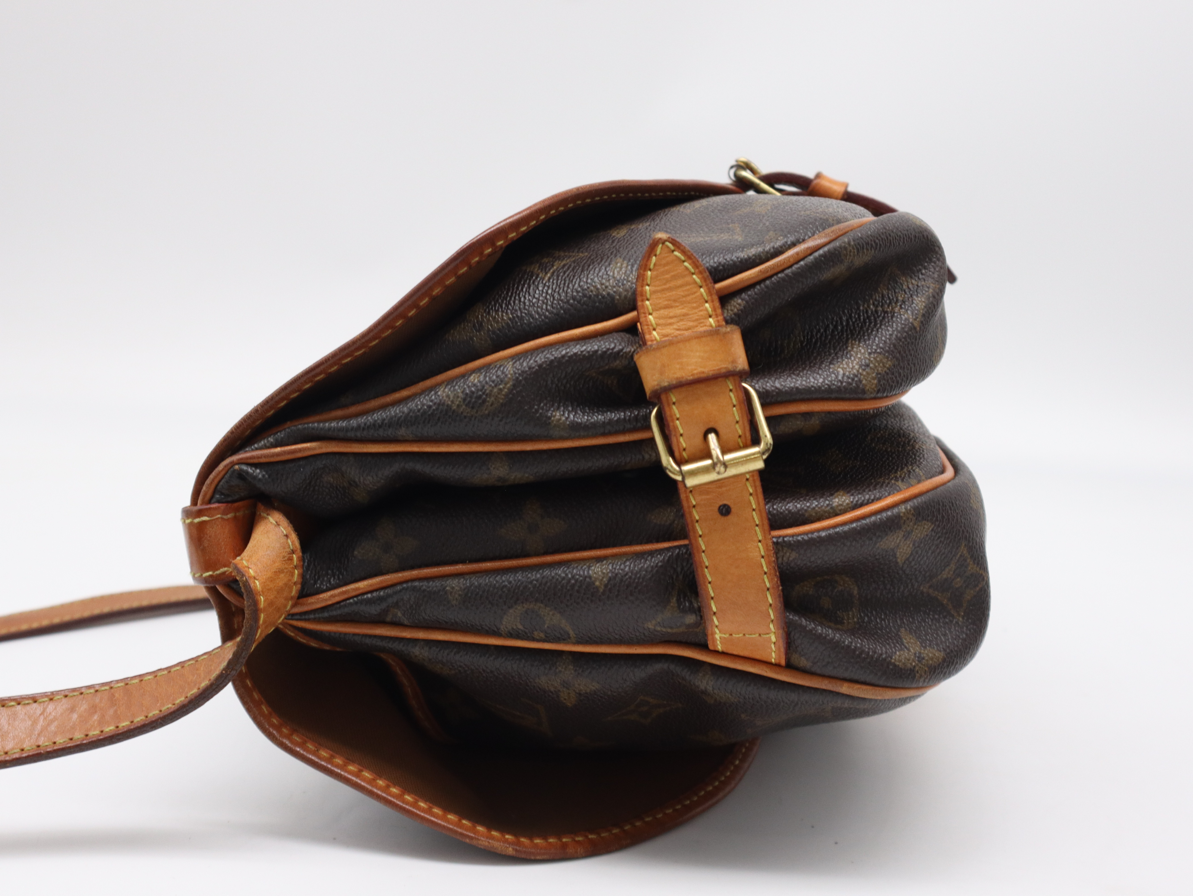 M42256 Monogram Saumur 30 Shoulder Bag — view 3