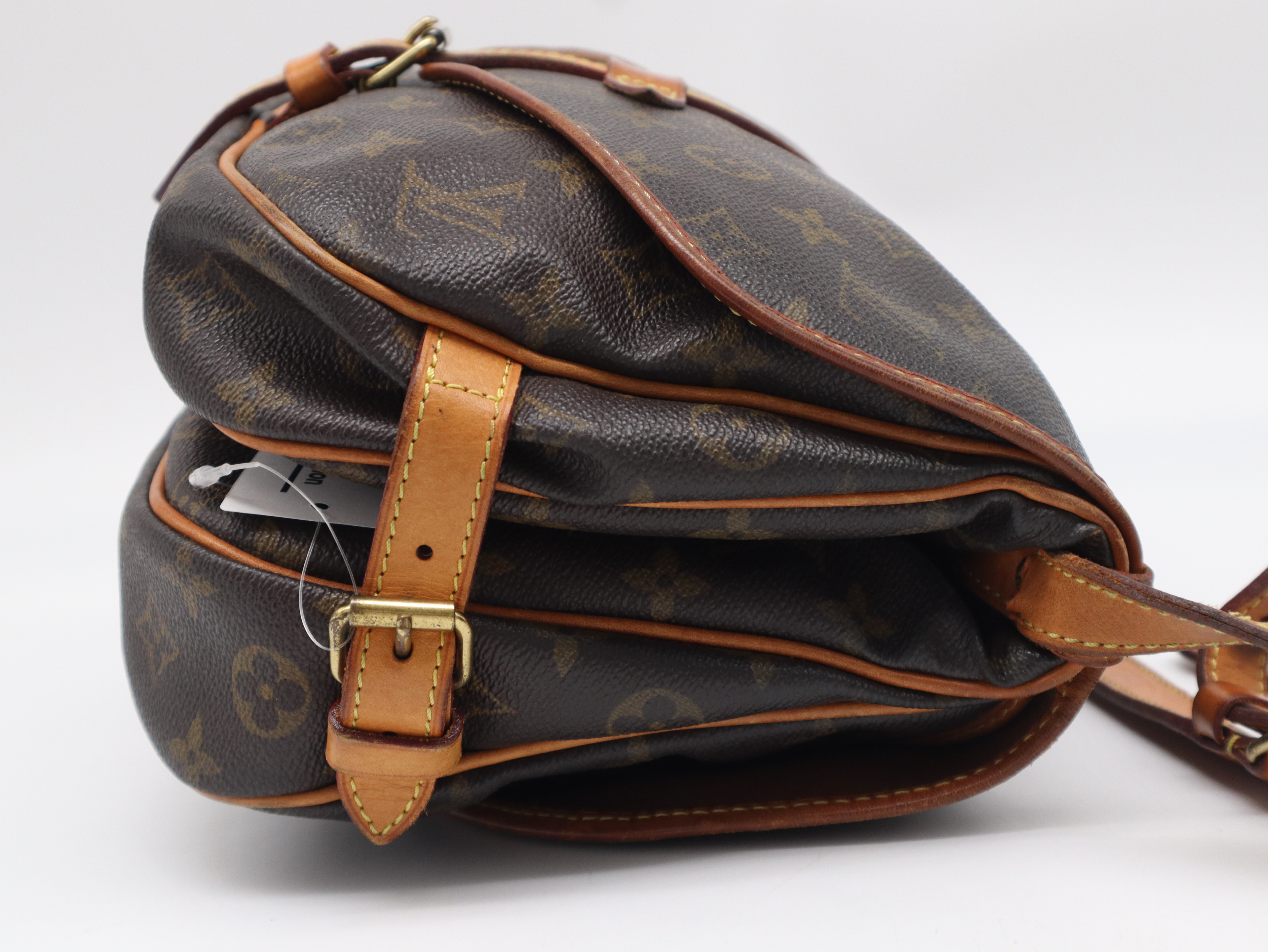 M42256 Monogram Saumur 30 Shoulder Bag — view 4