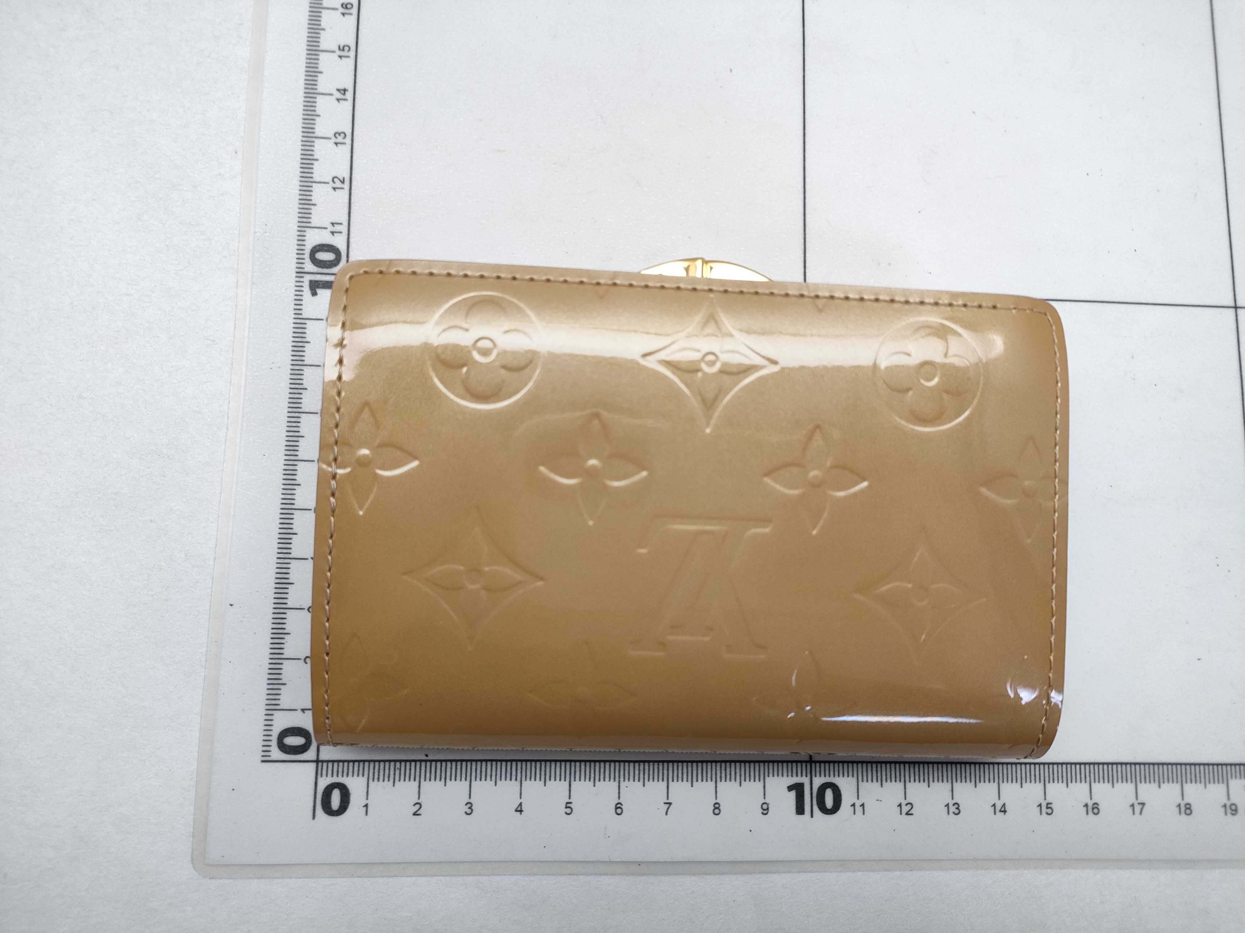 Vernis Louis Vuitton Monogram Vernis Portemonnaie Billet Viennois Noisette Beige M91361 Accessories: Dust bag Wallet — view 2