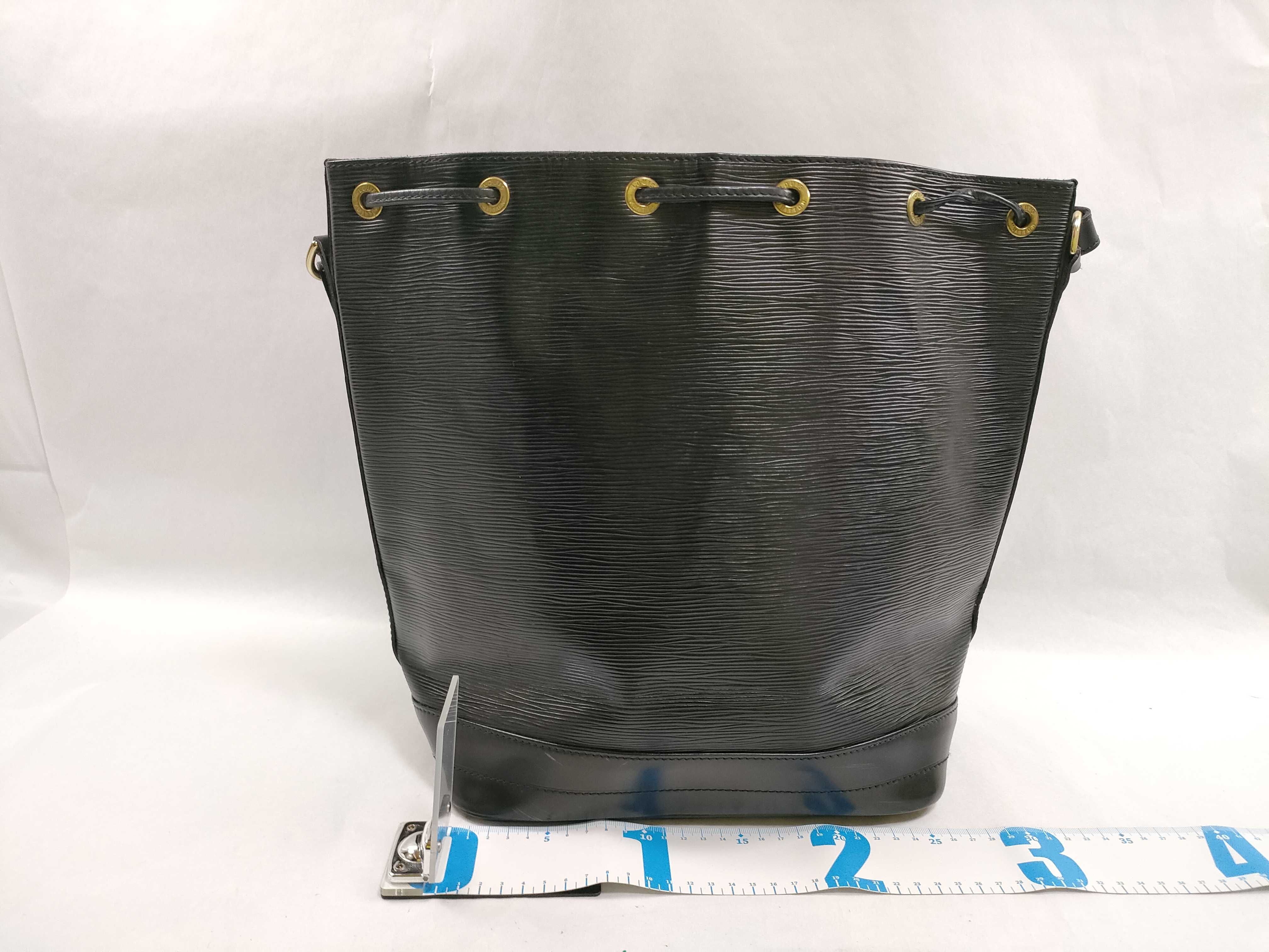 Epi Leather M44102 Petit Noé Noir Shoulder Bag AR0945 Shoulder Bag — view 2