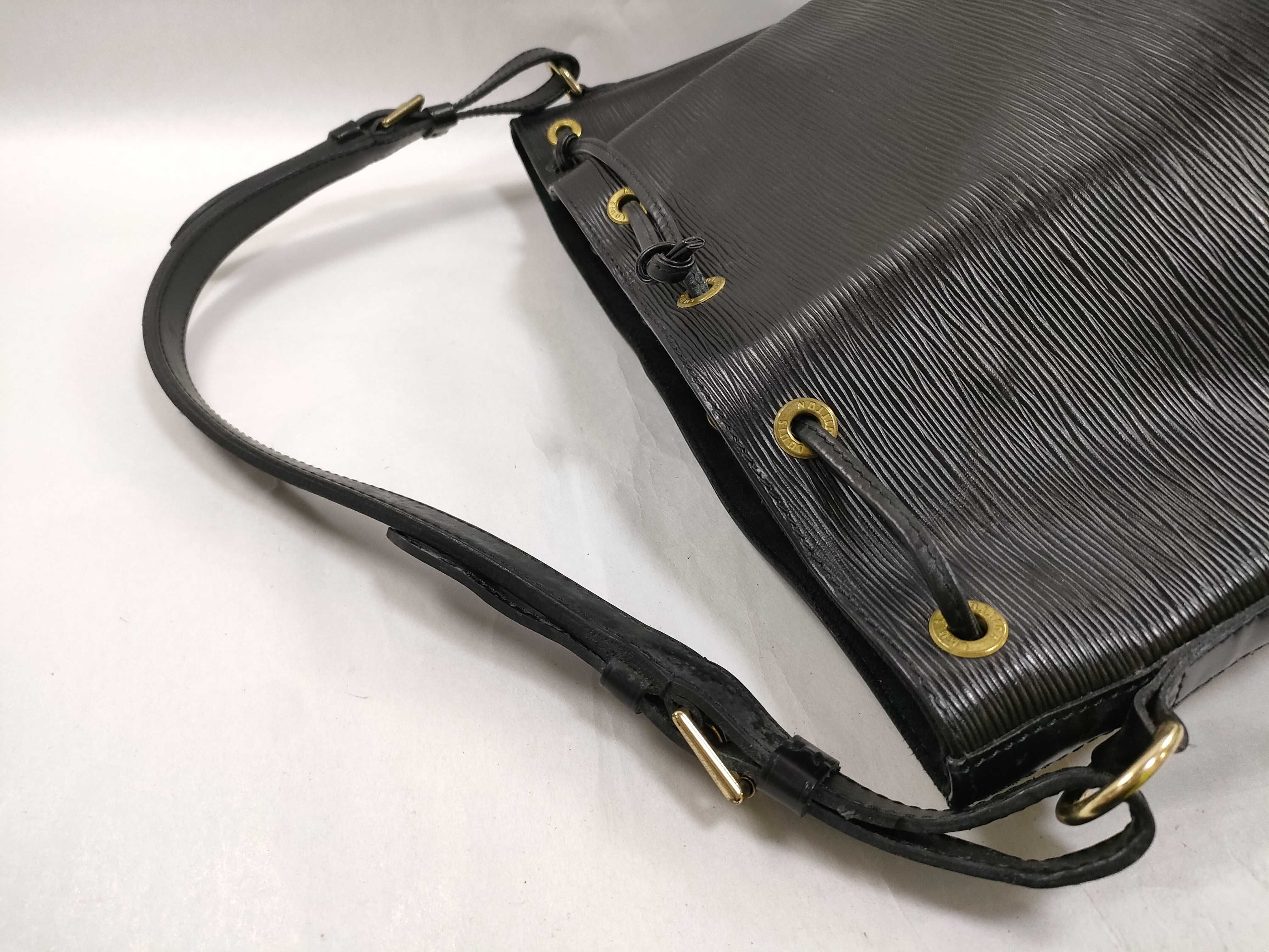 Epi Leather M44102 Petit Noé Noir Shoulder Bag AR0945 Shoulder Bag — view 3