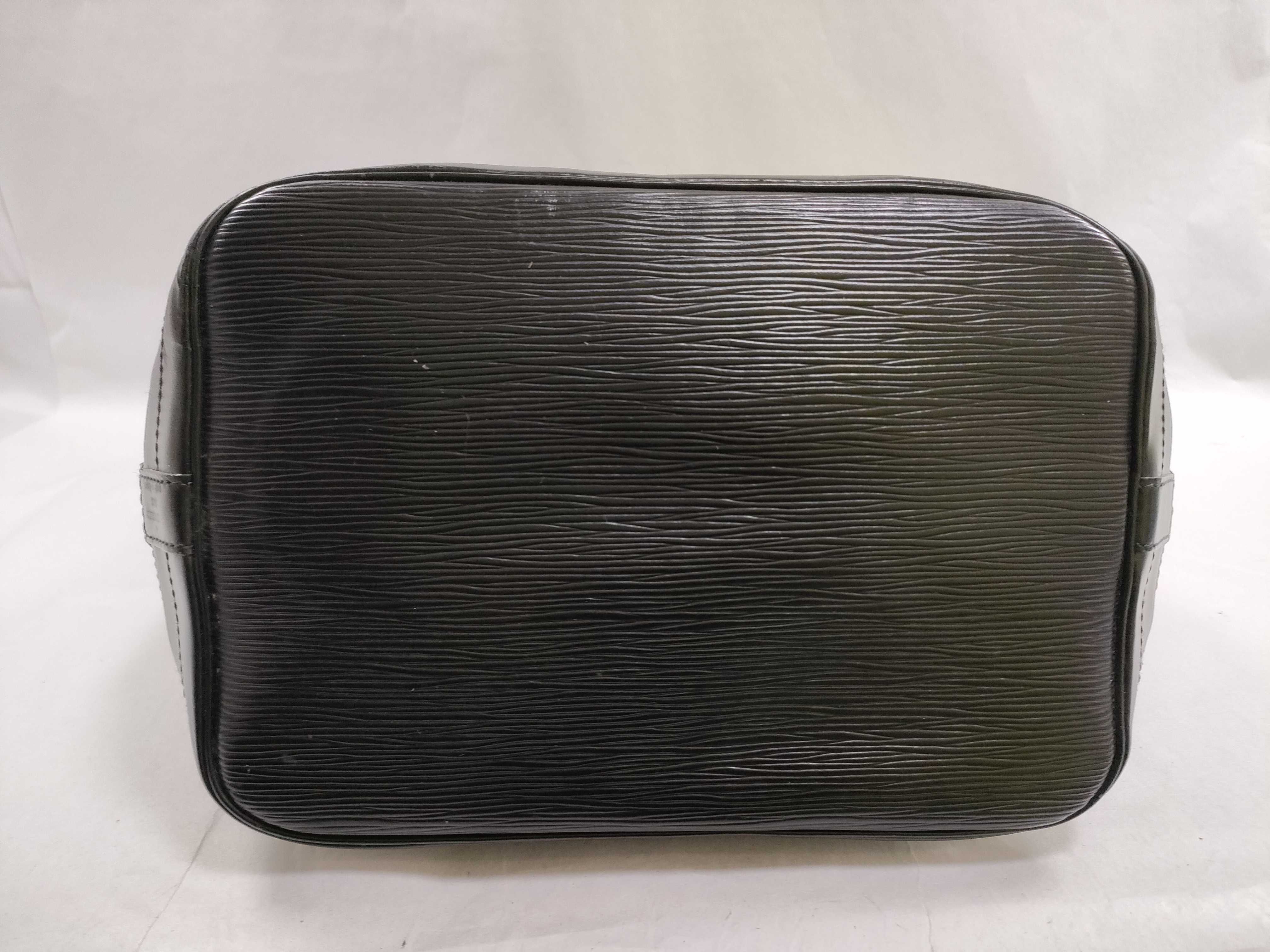 Epi Leather M44102 Petit Noé Noir Shoulder Bag AR0945 Shoulder Bag — view 7
