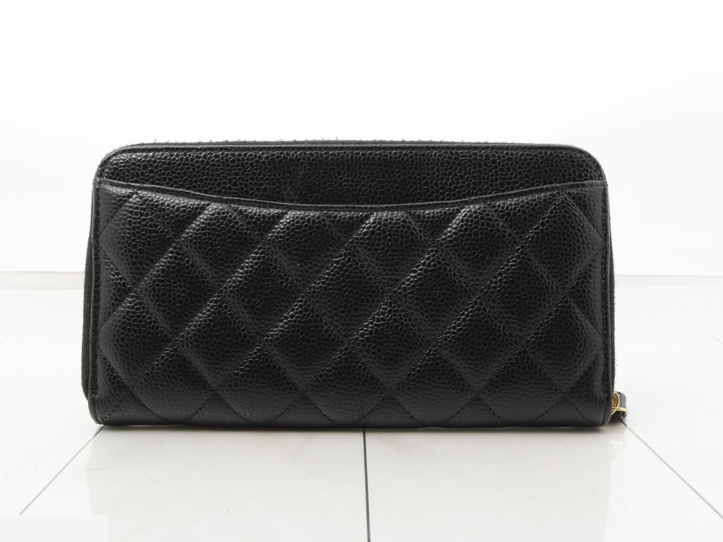 Caviar leather (bag) and long wallet with round zip closure. — view 2