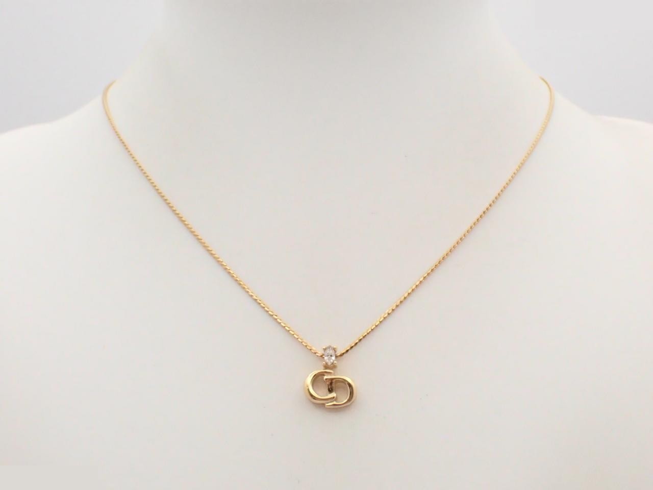 Gold necklace — view 3