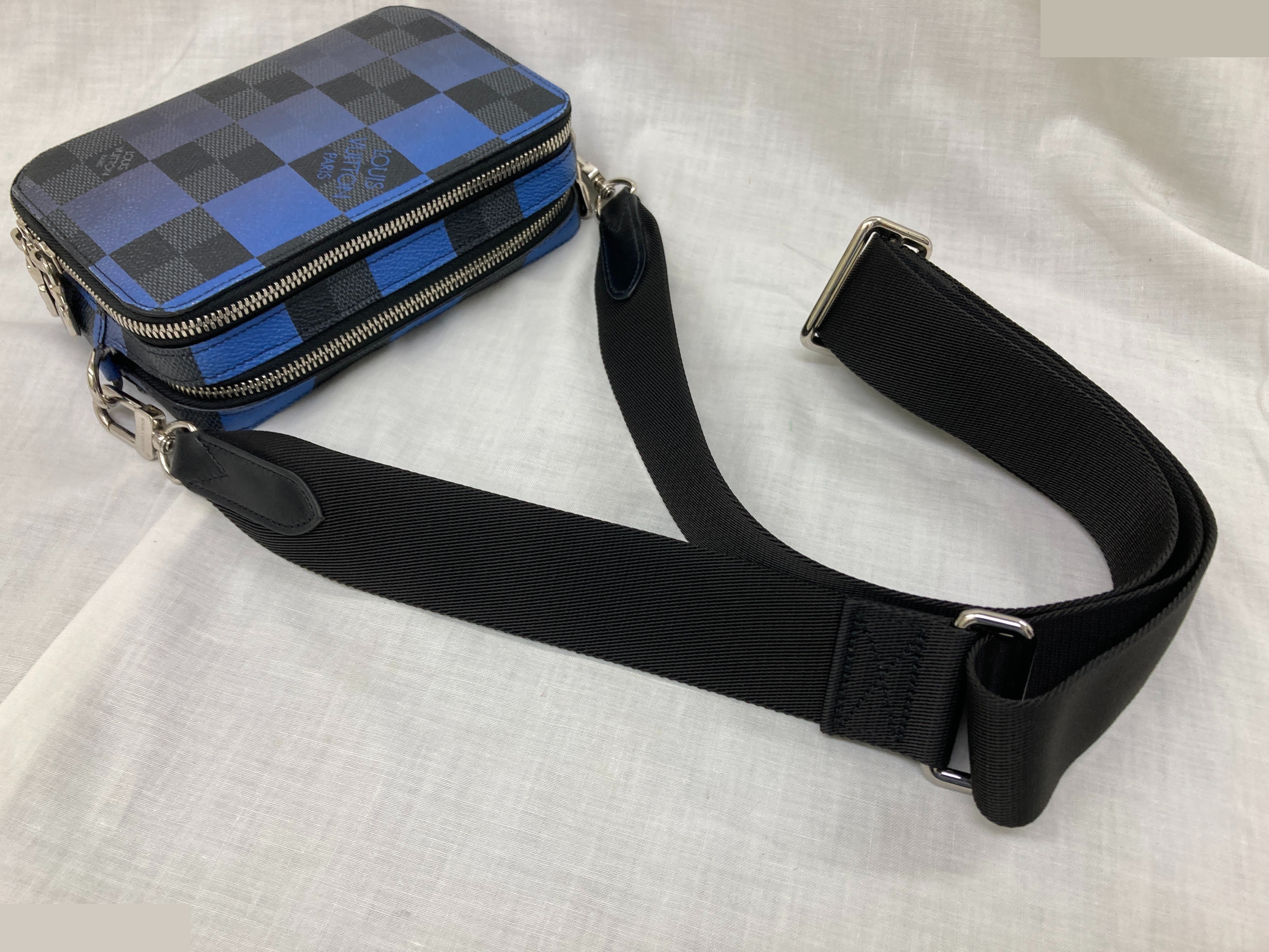 Wearable wallet — view 3