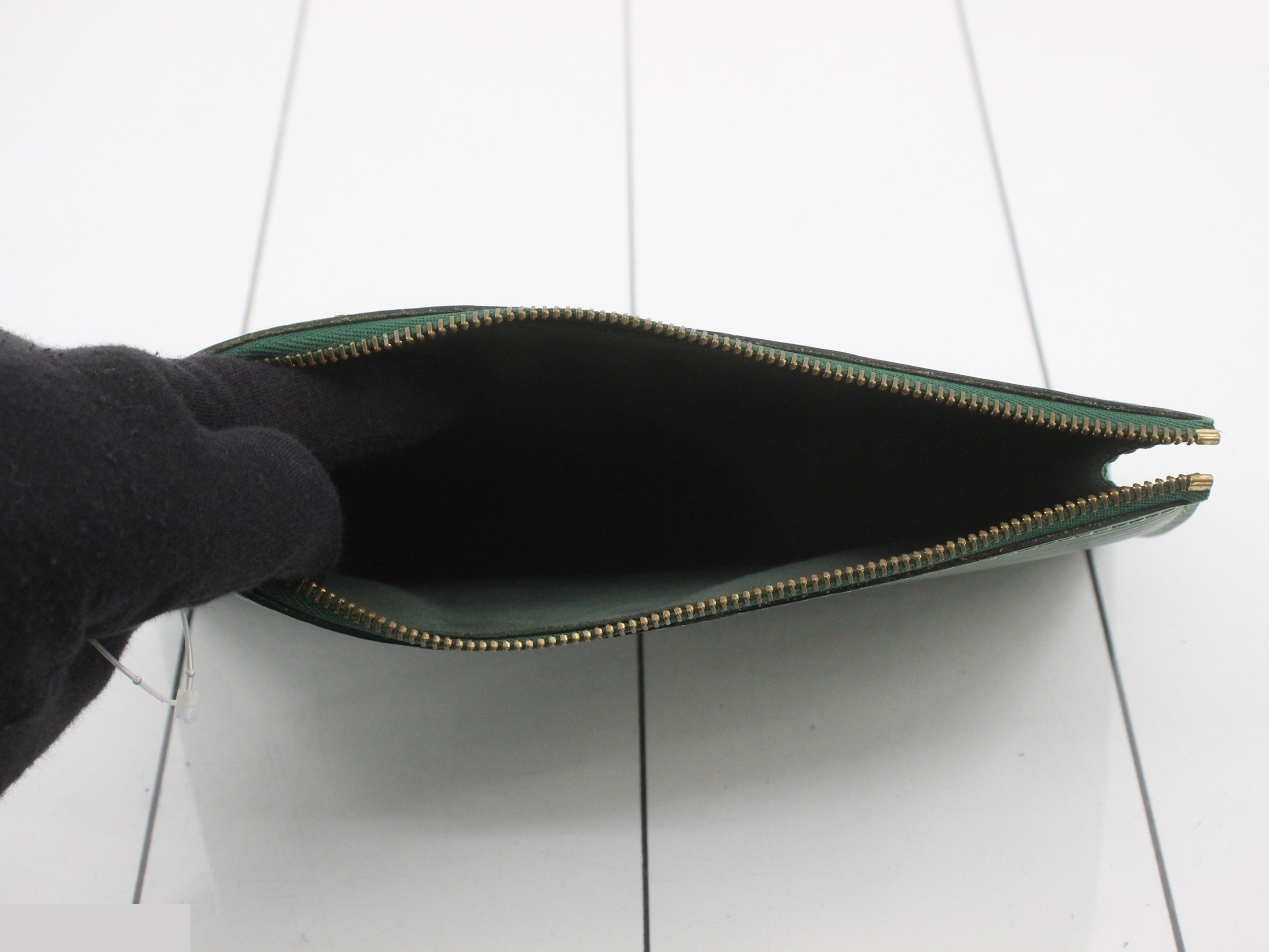 LV Epi M52944 Pochette Accessoires Borneo Green — view 4