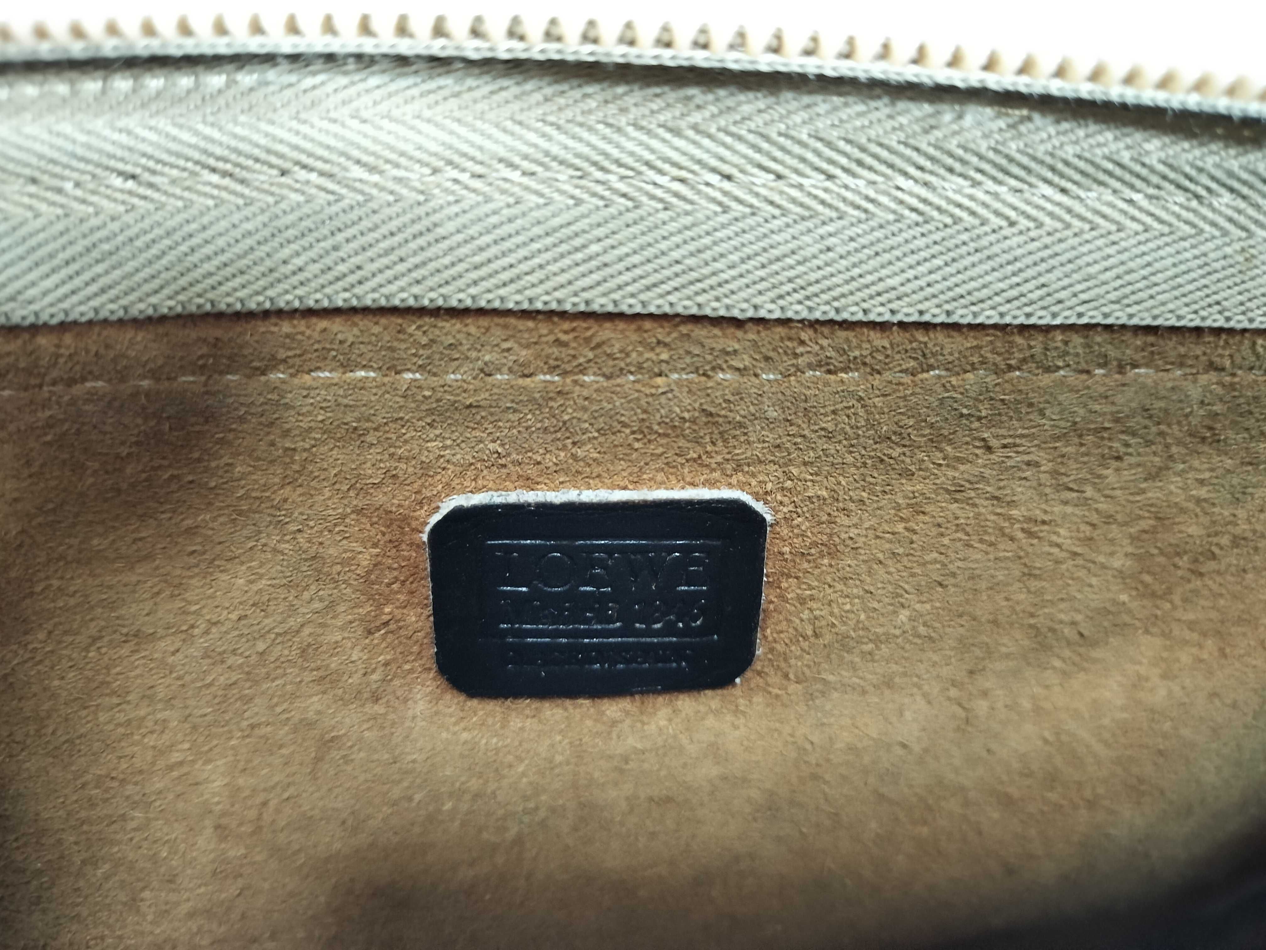 Anagram Grained Leather Shoulder Bag — view 11
