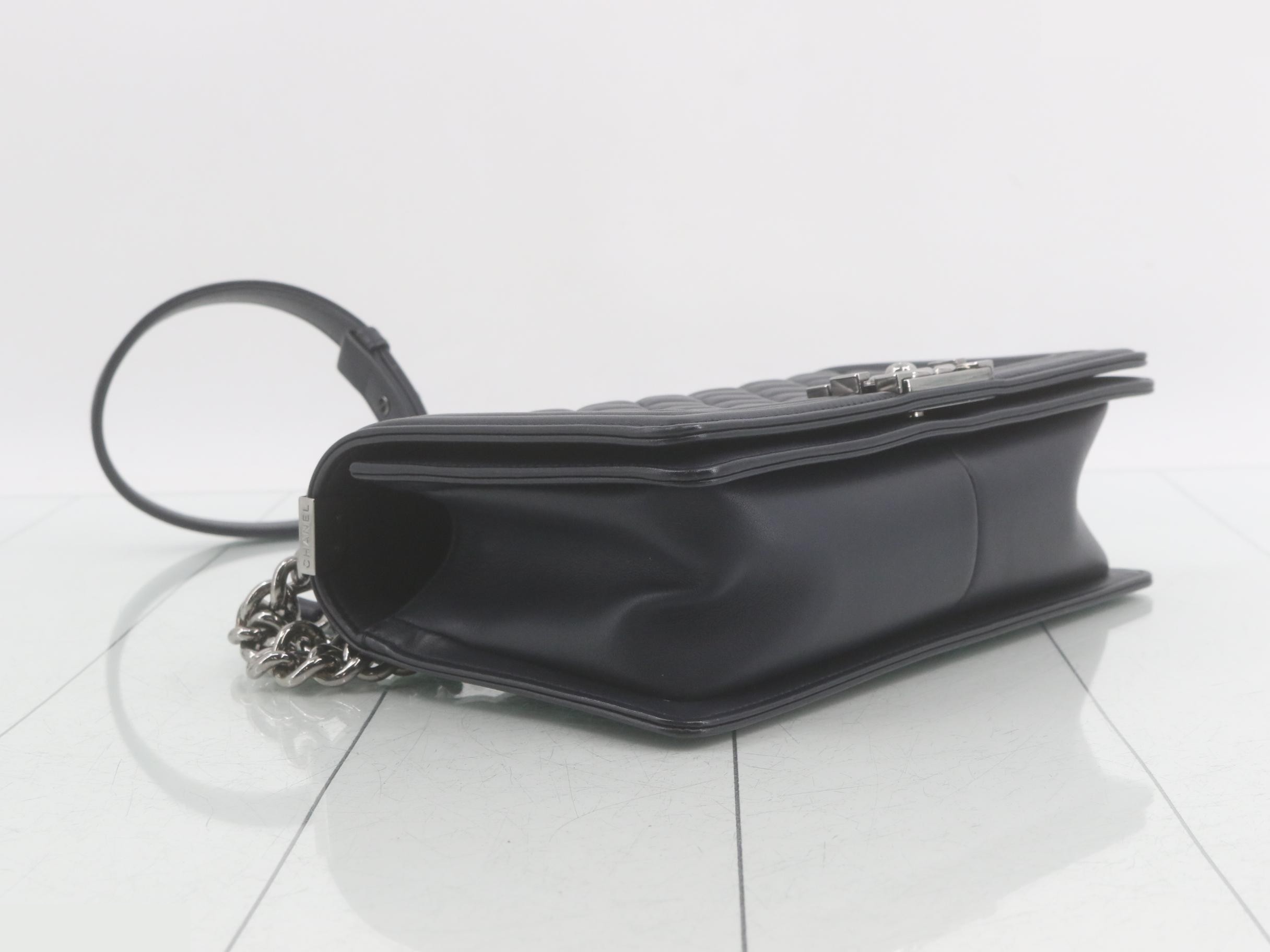 Boy Chanel shoulder bag, with sticker. — view 5