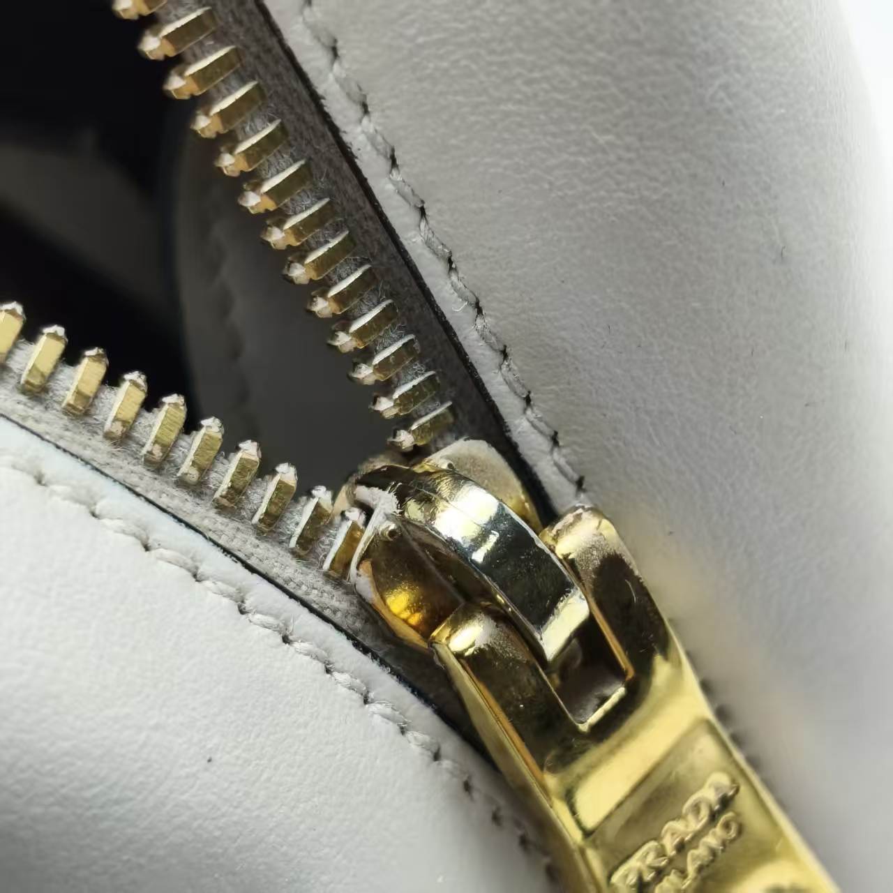 【*Shipped from: China*】PRADA Leather Shoulder Bag — view 12