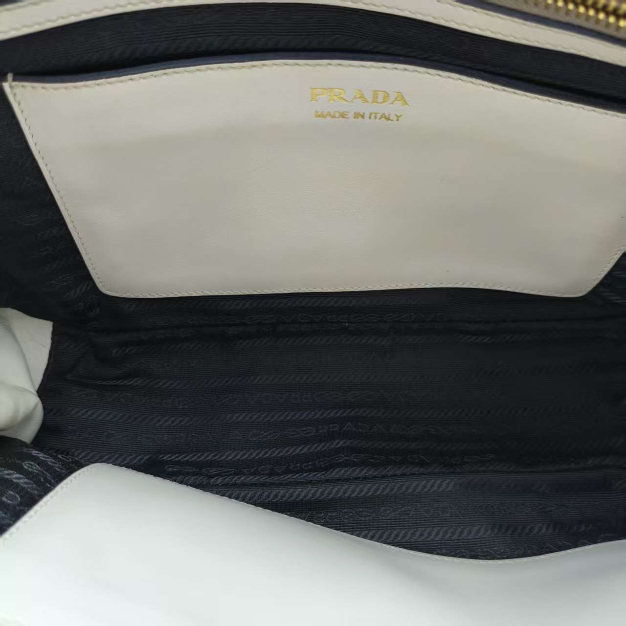 【*Shipped from: China*】PRADA Leather Shoulder Bag — view 9