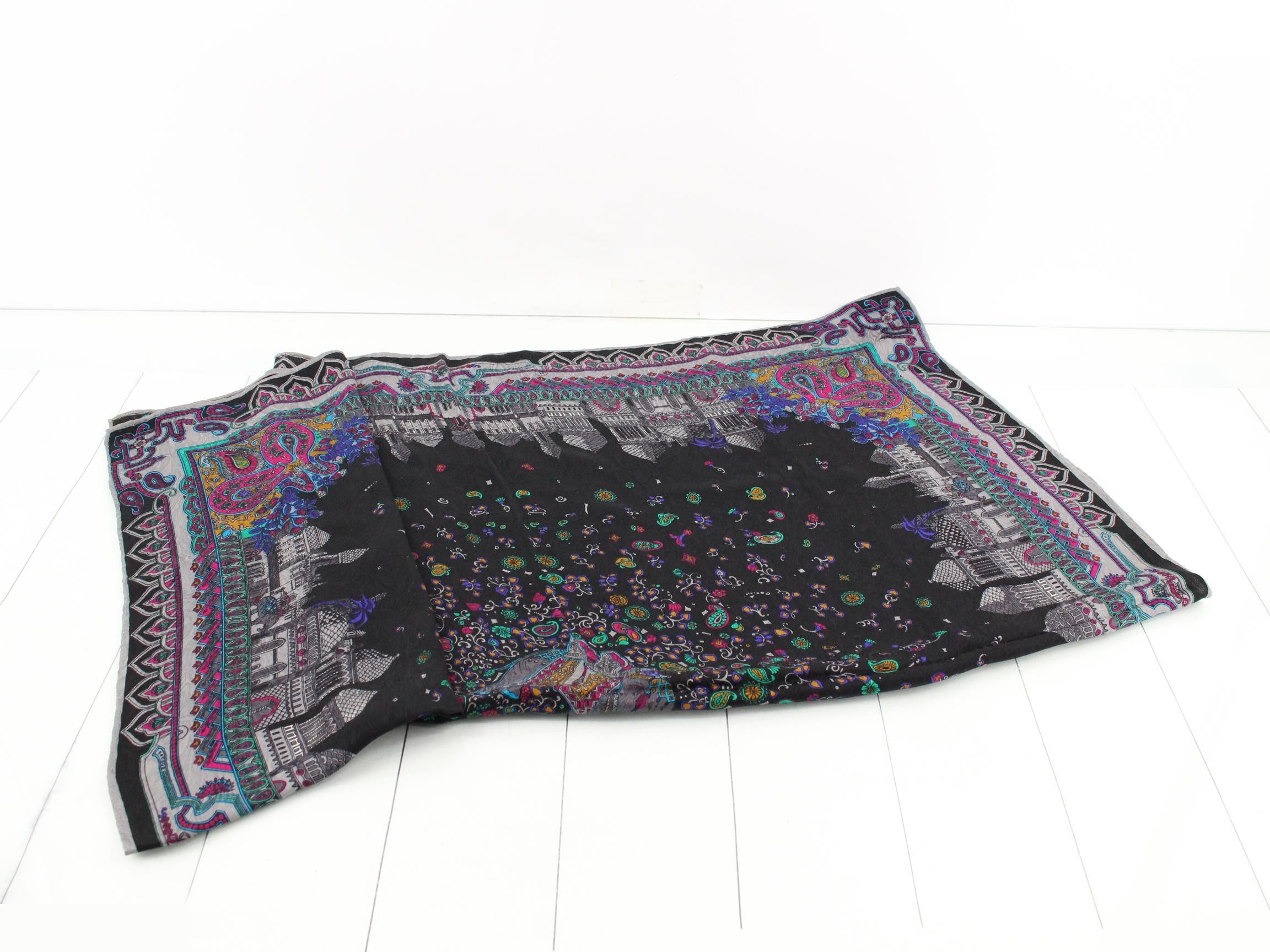 Other lines: Small items, accessories, scarves — view 3