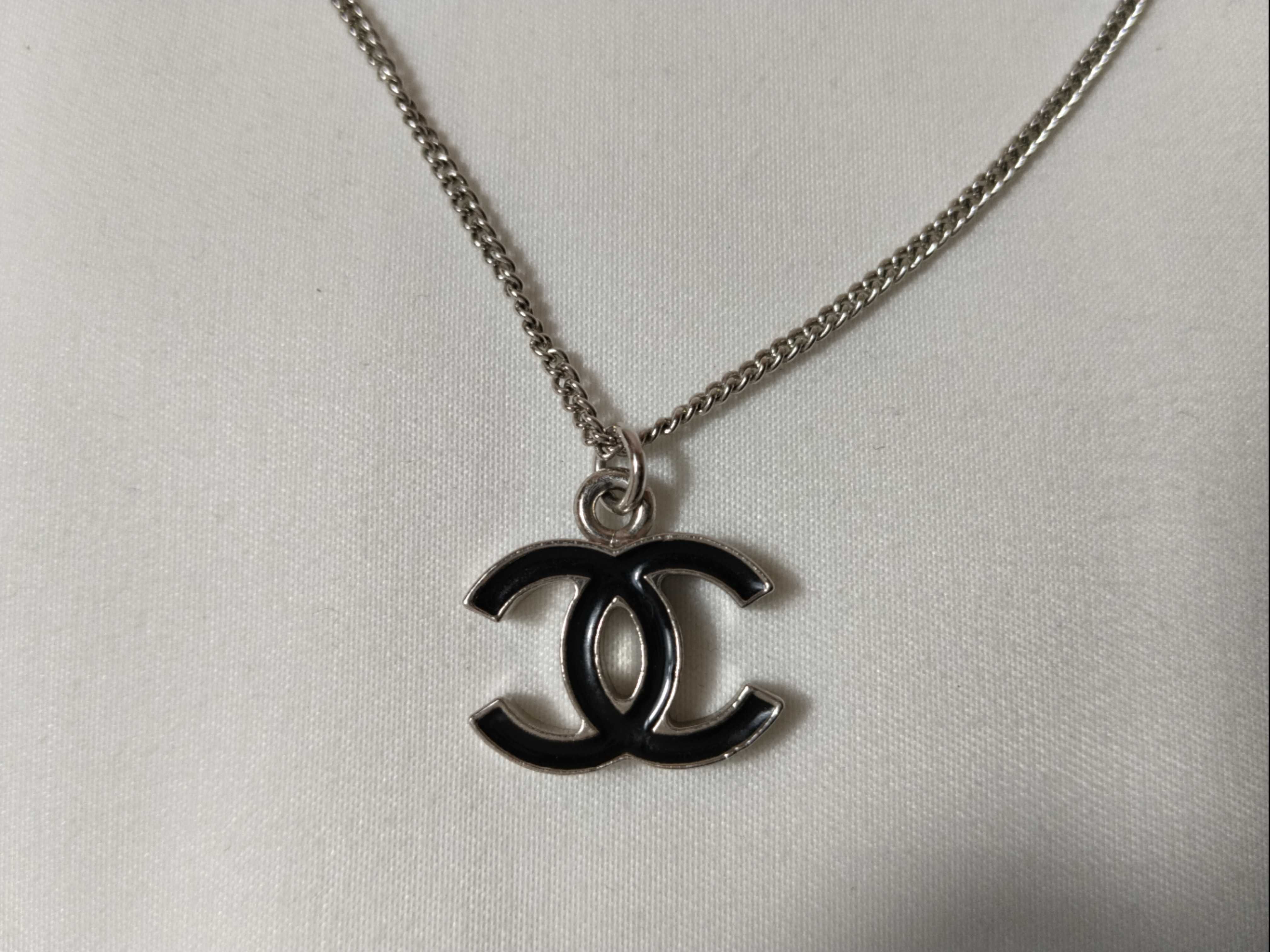 Coco Mark 05 V Necklace — view 2