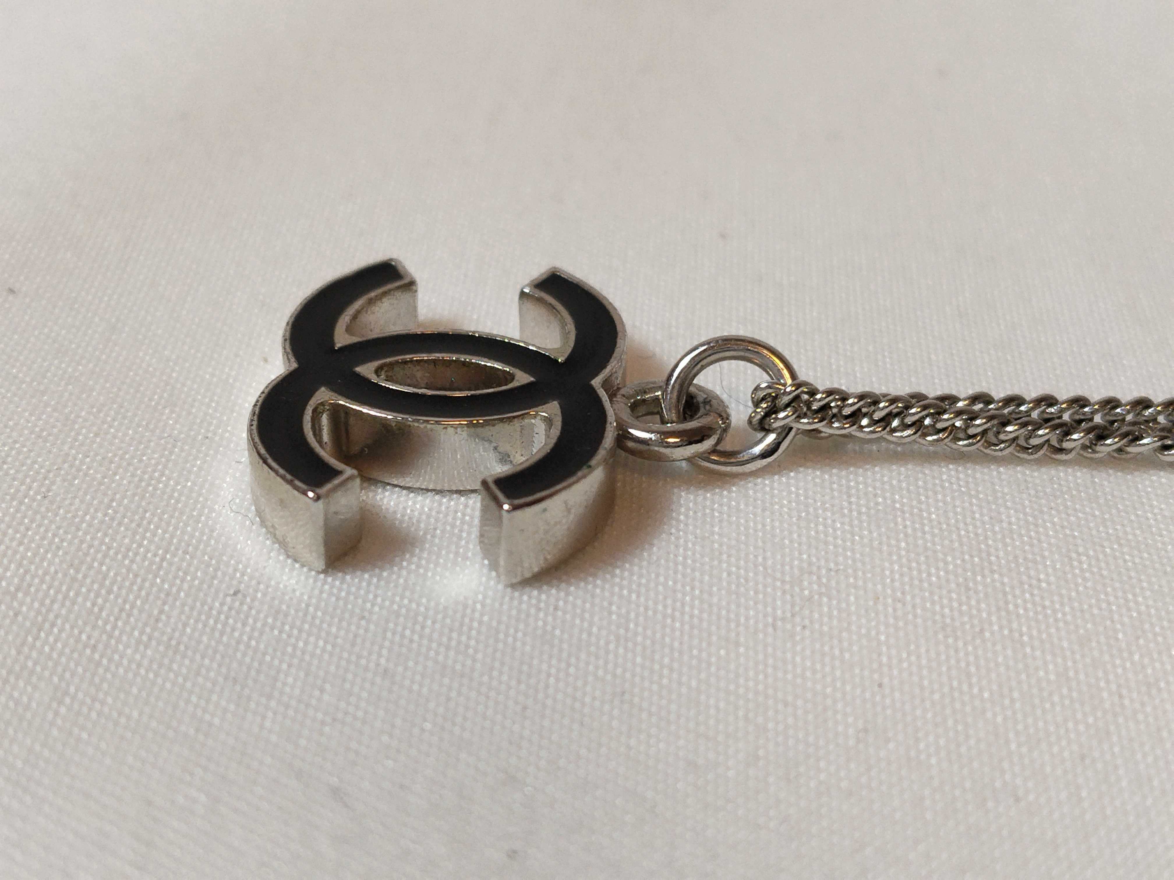 Coco Mark 05 V Necklace — view 3