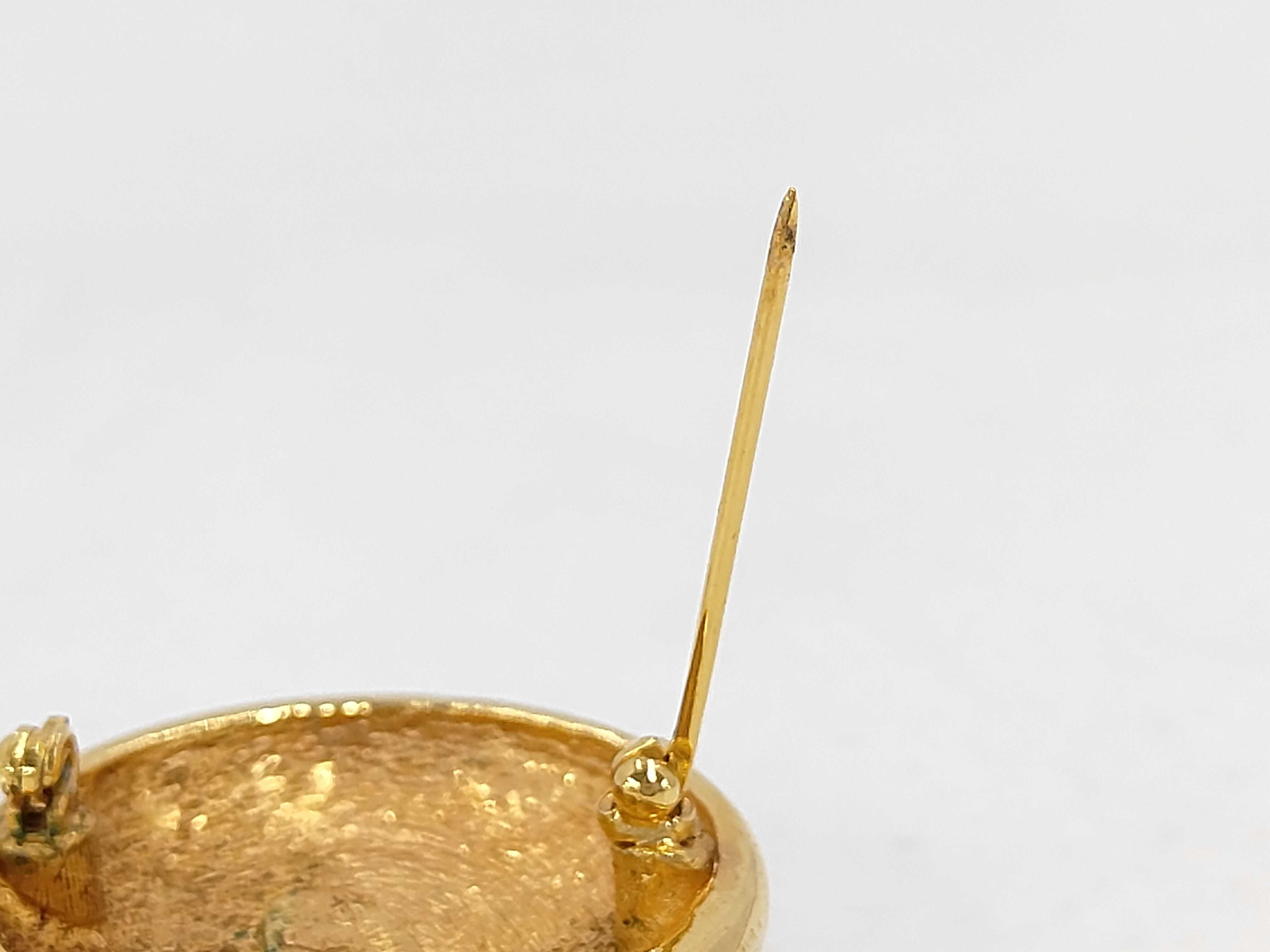 brooch — view 4