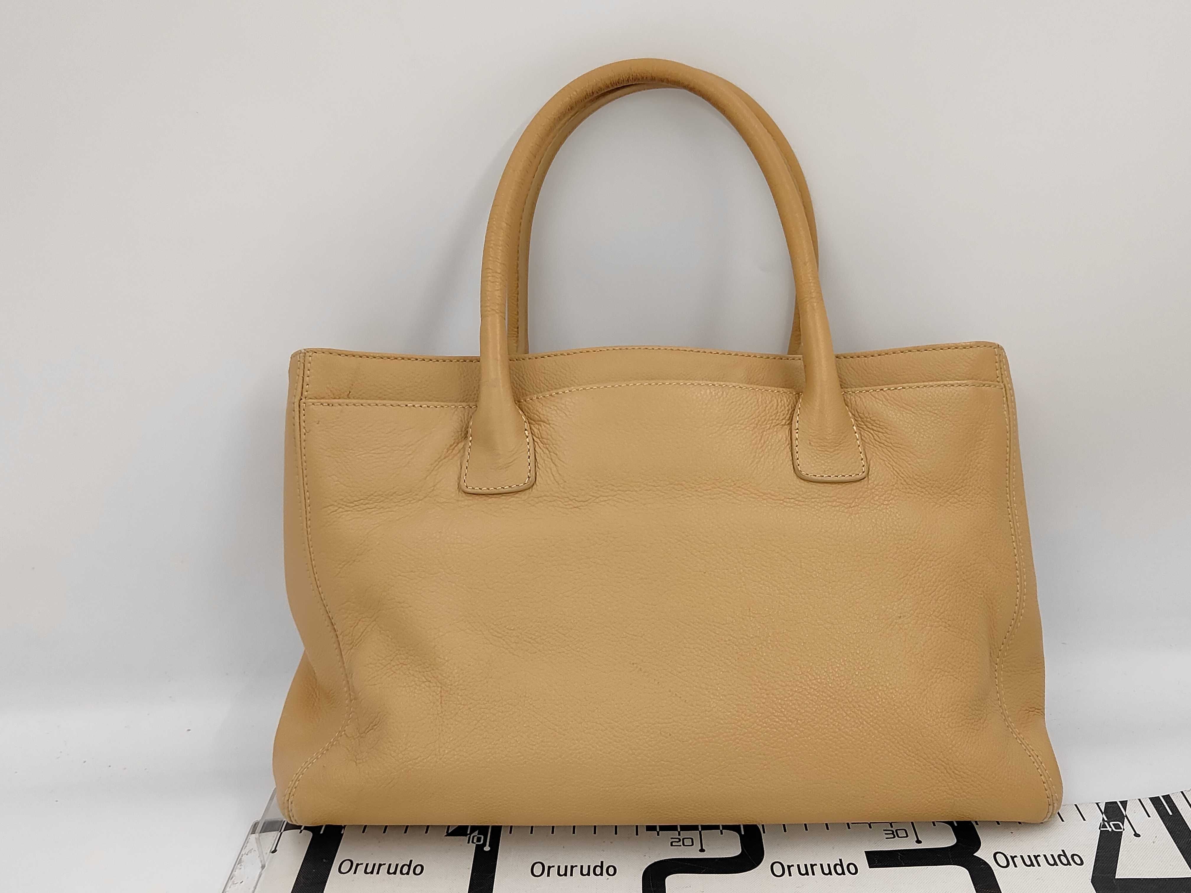 Executive Tote, Calfskin, Beige, Gold Hardware, A15206 Tote Bag — view 2