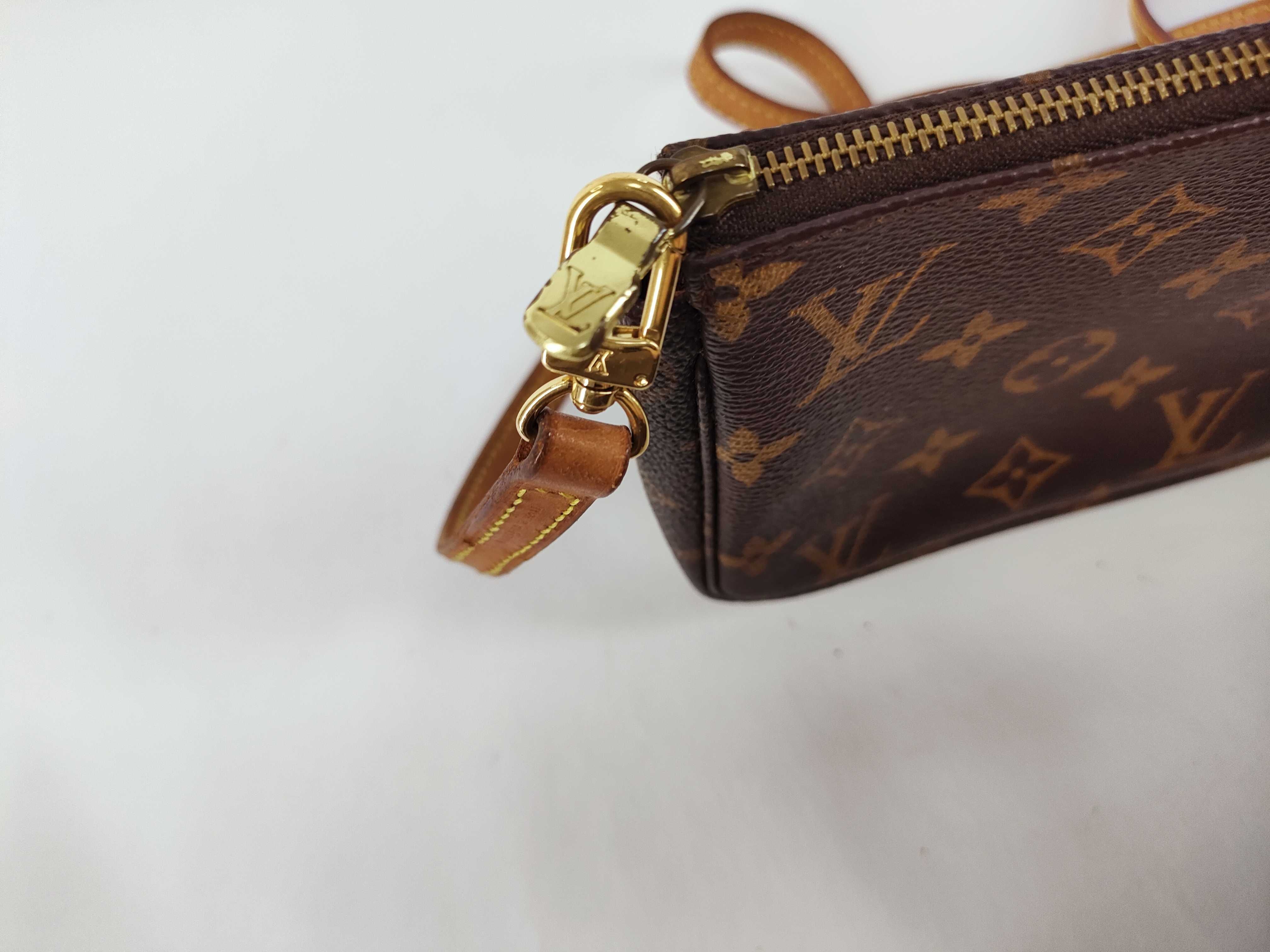 Monogram / Monogram / Pochette Accessoires (Old Model) — view 9