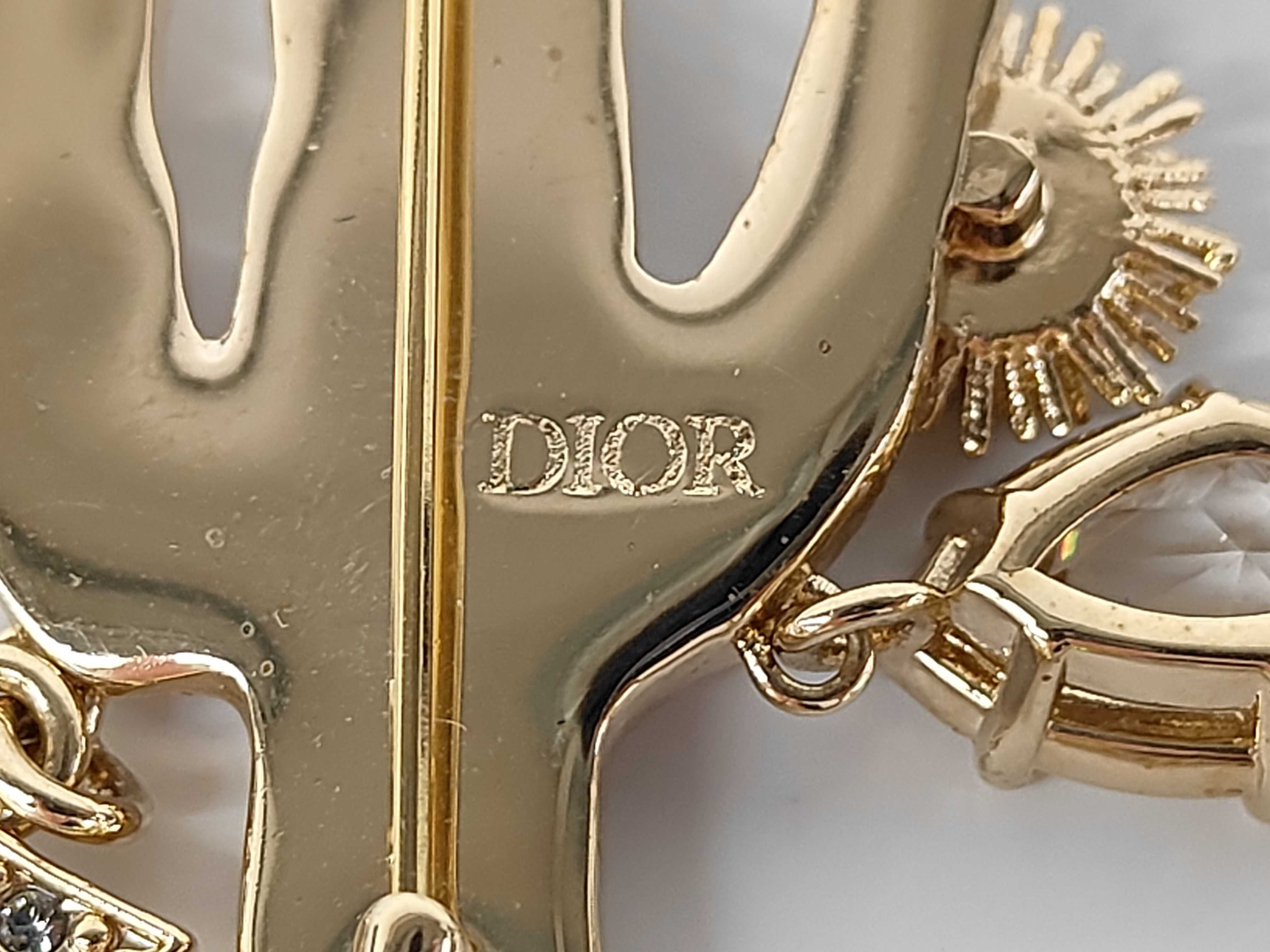 brooch — view 4
