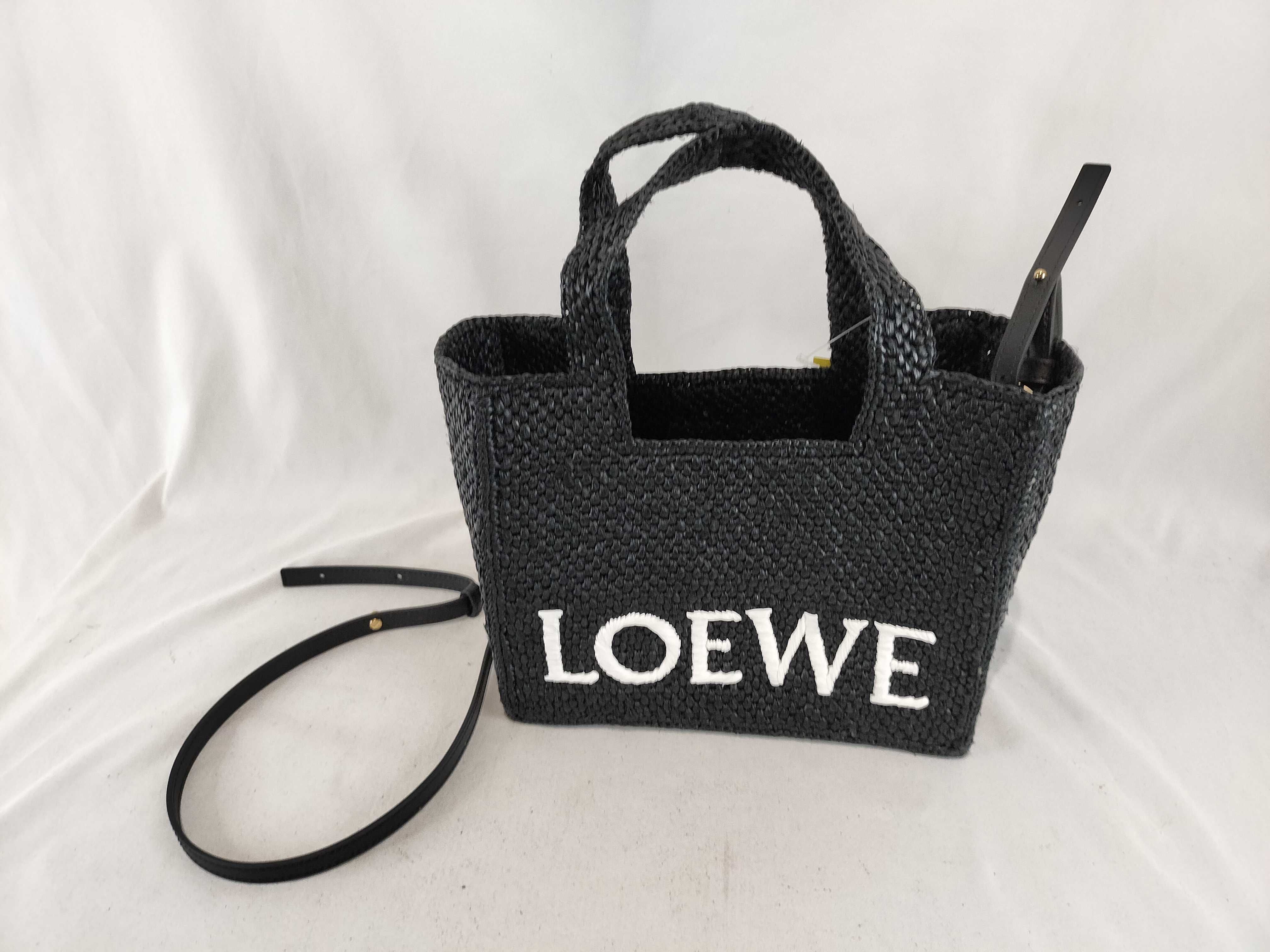 Font Raffia Shoulder Bag