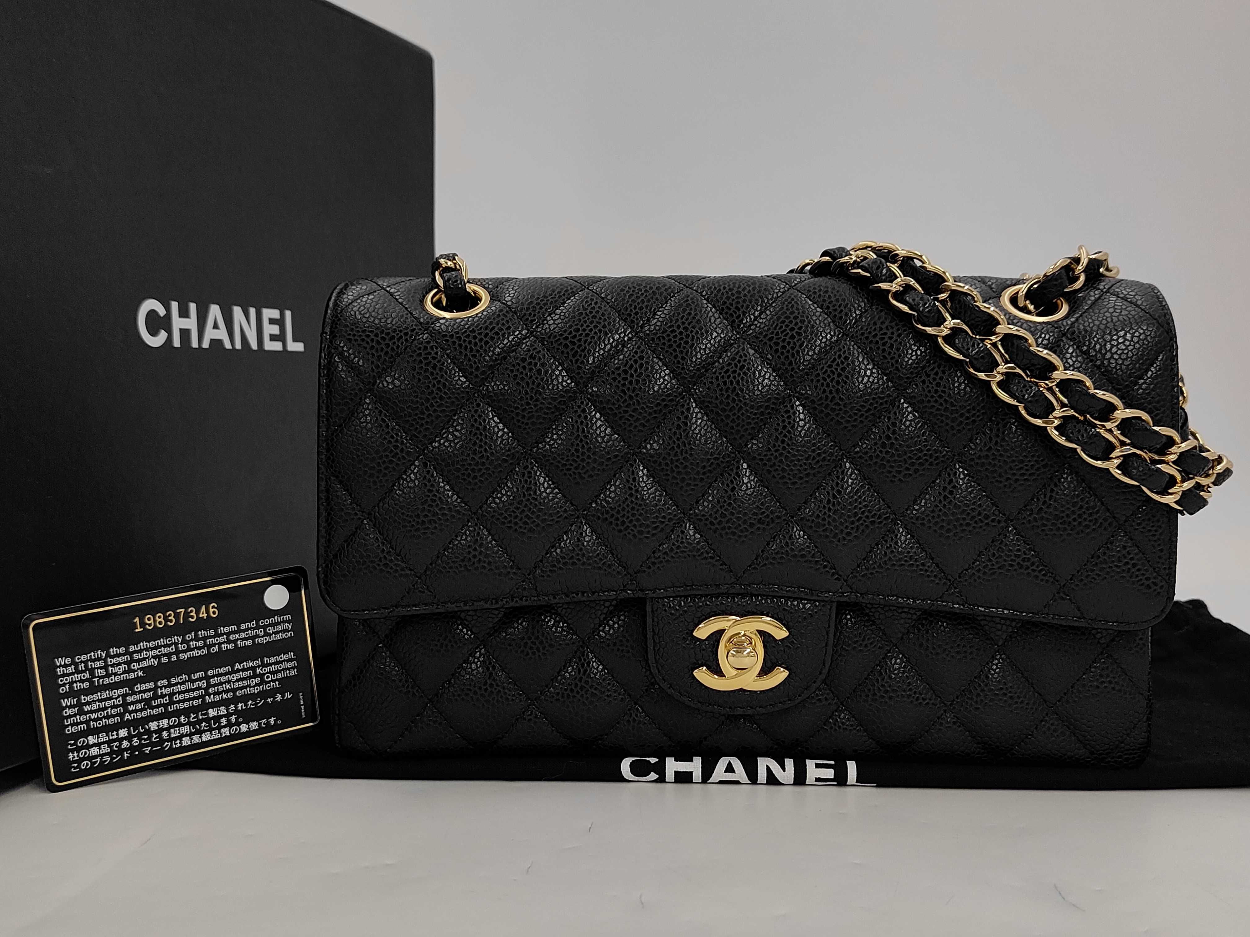 Matelassé 25 Caviar Skin Double Flap Black Serial Number 19 Gold Hardware Shoulder Bag