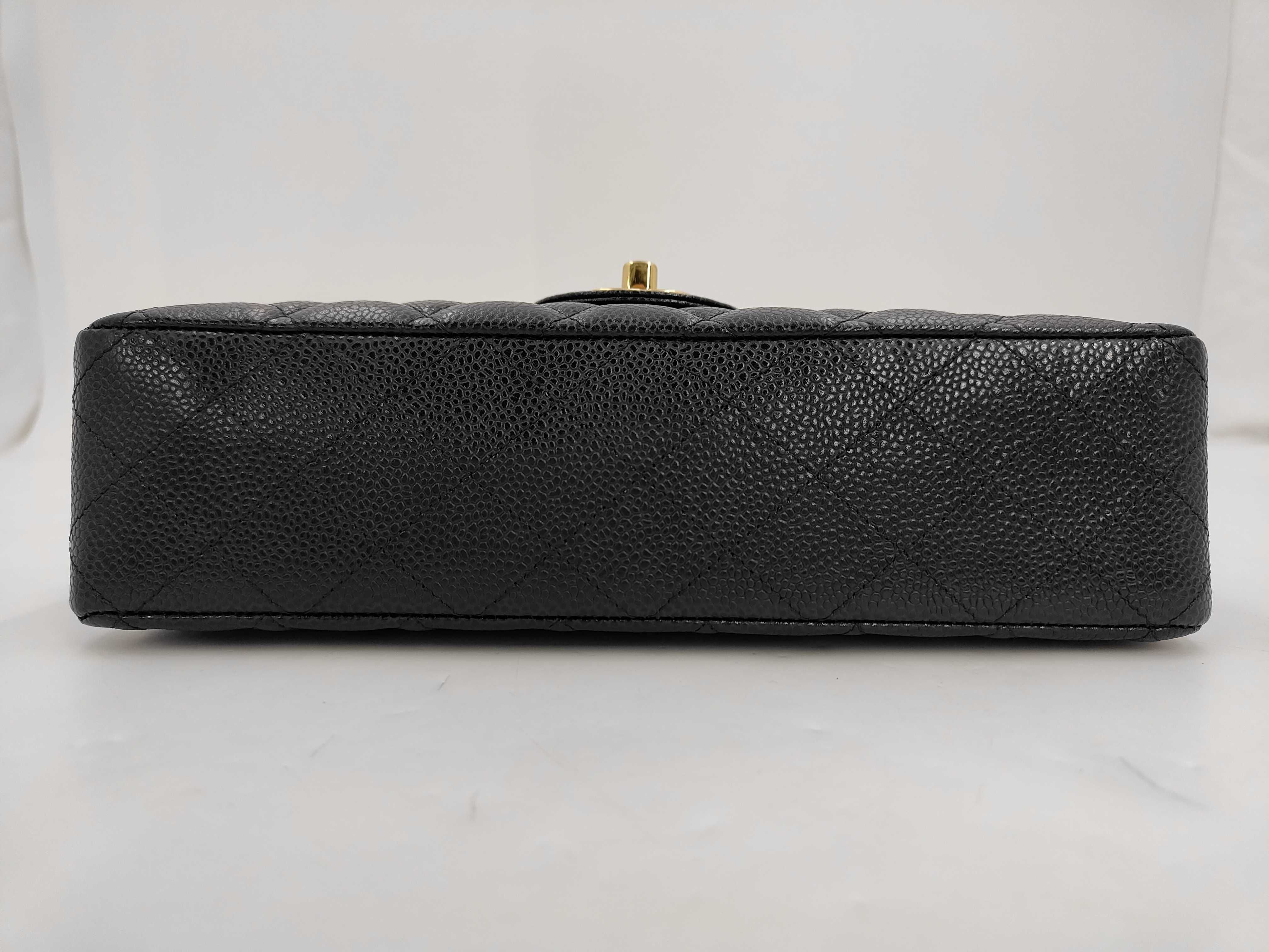 Matelassé 25 Caviar Skin Double Flap Black Serial Number 19 Gold Hardware Shoulder Bag — view 3